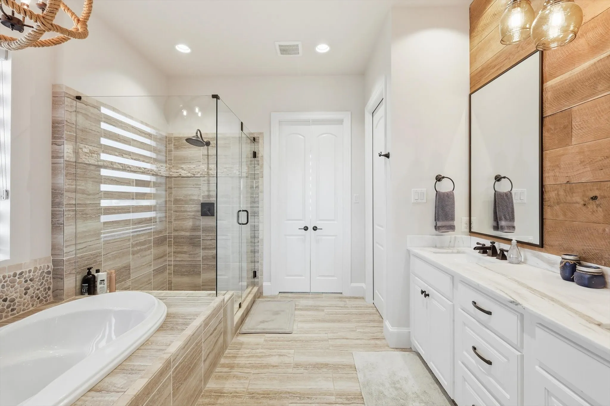 Single Family Residence For Sale in Palo Pinto County , 7105 W Hells Gate Drive, Strawn, Texas 76475, 6 Bedrooms, 8 Bathrooms, 3 Garage spaces, 5,520 Sqft, built in 2016, Price $3,499,000, mls#21129905, Real Estate Agent in Strawn, Homes For Sale in Palo Pinto county, Homes For Sale in Strawn, Realtor in Strawn Texas, Real Estate Brokerage Independent Realty Texas, Luminita Cordes Realtor
