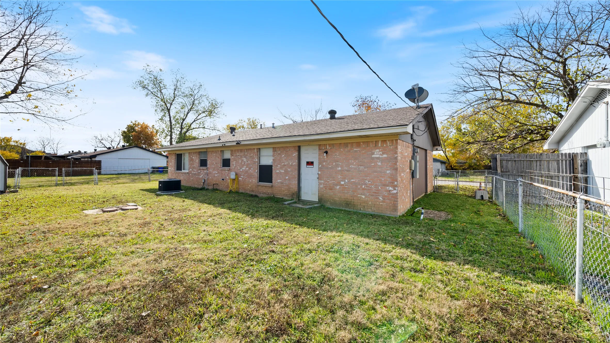 Single Family Residence For Sale in Dallas County , 710 Catherine Lane, Seagoville, Texas 75159, 3 Bedroom, 1 Bathroom, 1 Garage spaces, 945 Sqft, built in 1972, mls#21131811, Real Estate Agent in Seagoville, Homes For Sale in Dallas county, Homes For Sale in Seagoville, Realtor in Seagoville Texas, Real Estate Brokerage Independent Realty Texas, Luminita Cordes Realtor