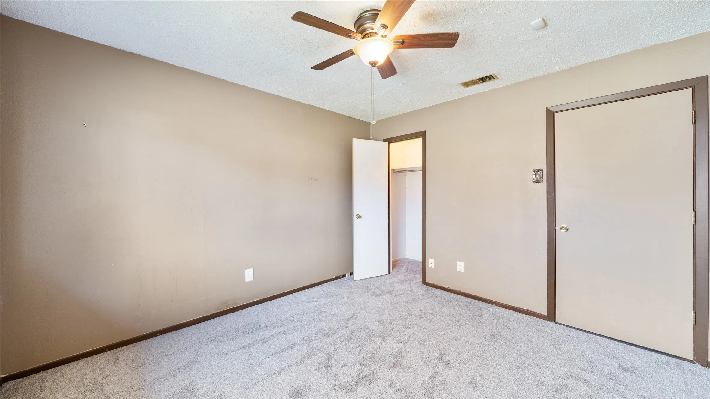 Single Family Residence For Sale in Dallas County , 710 Catherine Lane, Seagoville, Texas 75159, 3 Bedroom, 1 Bathroom, 1 Garage spaces, 945 Sqft, built in 1972, mls#21131811, Real Estate Agent in Seagoville, Homes For Sale in Dallas county, Homes For Sale in Seagoville, Realtor in Seagoville Texas, Real Estate Brokerage Independent Realty Texas, Luminita Cordes Realtor