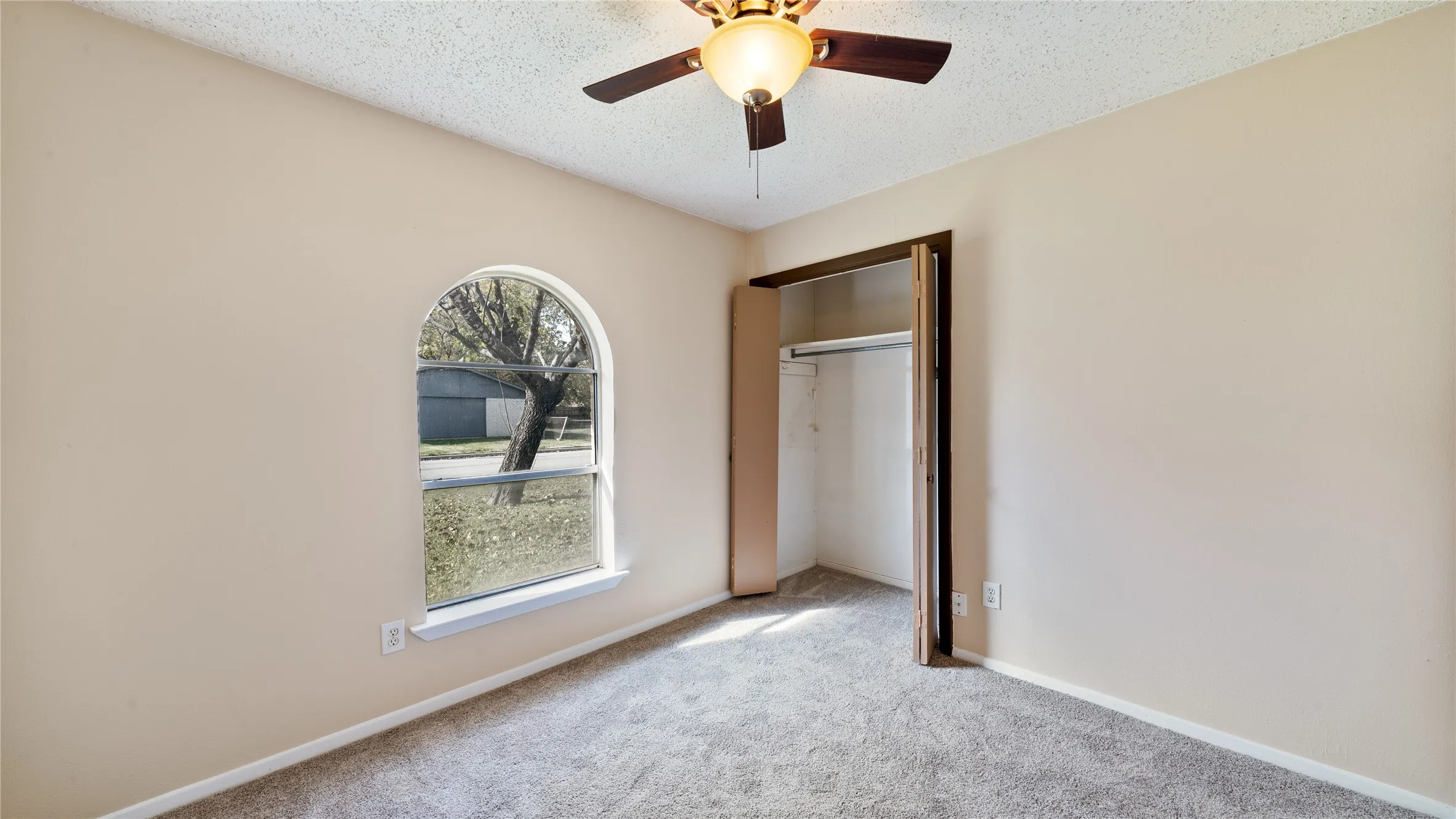 Single Family Residence For Sale in Dallas County , 710 Catherine Lane, Seagoville, Texas 75159, 3 Bedroom, 1 Bathroom, 1 Garage spaces, 945 Sqft, built in 1972, mls#21131811, Real Estate Agent in Seagoville, Homes For Sale in Dallas county, Homes For Sale in Seagoville, Realtor in Seagoville Texas, Real Estate Brokerage Independent Realty Texas, Luminita Cordes Realtor