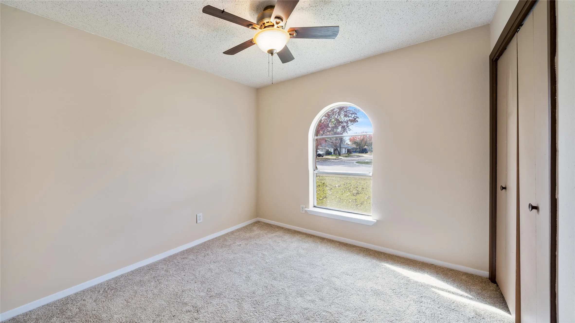 Single Family Residence For Sale in Dallas County , 710 Catherine Lane, Seagoville, Texas 75159, 3 Bedroom, 1 Bathroom, 1 Garage spaces, 945 Sqft, built in 1972, mls#21131811, Real Estate Agent in Seagoville, Homes For Sale in Dallas county, Homes For Sale in Seagoville, Realtor in Seagoville Texas, Real Estate Brokerage Independent Realty Texas, Luminita Cordes Realtor