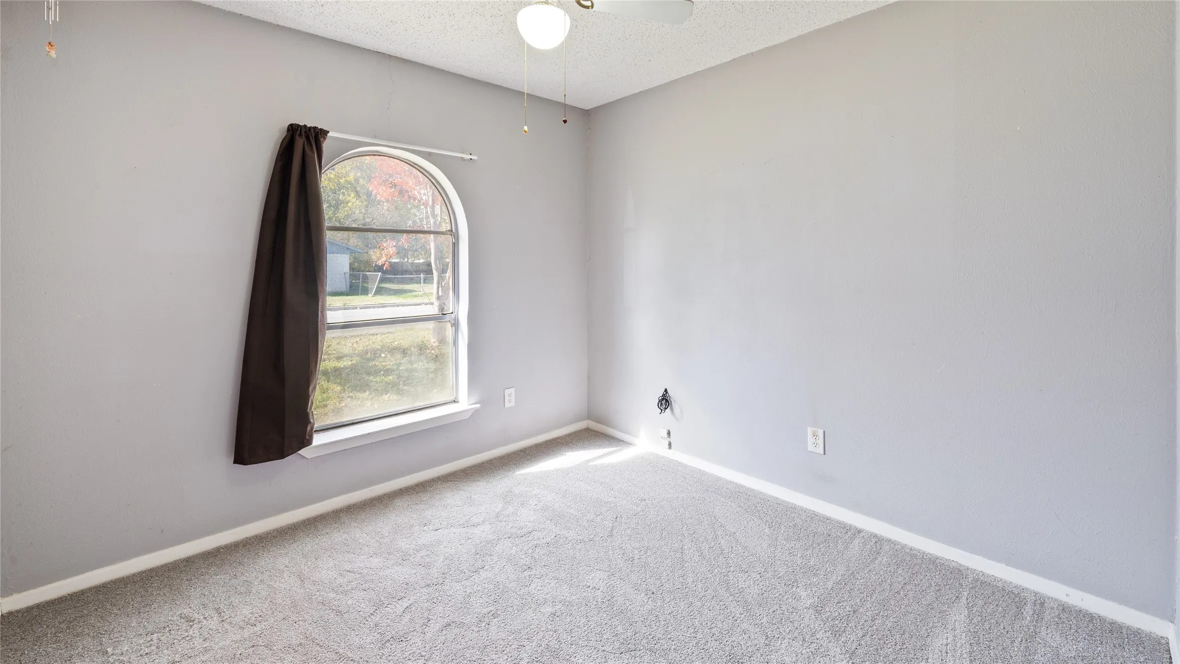Single Family Residence For Sale in Dallas County , 710 Catherine Lane, Seagoville, Texas 75159, 3 Bedroom, 1 Bathroom, 1 Garage spaces, 945 Sqft, built in 1972, mls#21131811, Real Estate Agent in Seagoville, Homes For Sale in Dallas county, Homes For Sale in Seagoville, Realtor in Seagoville Texas, Real Estate Brokerage Independent Realty Texas, Luminita Cordes Realtor