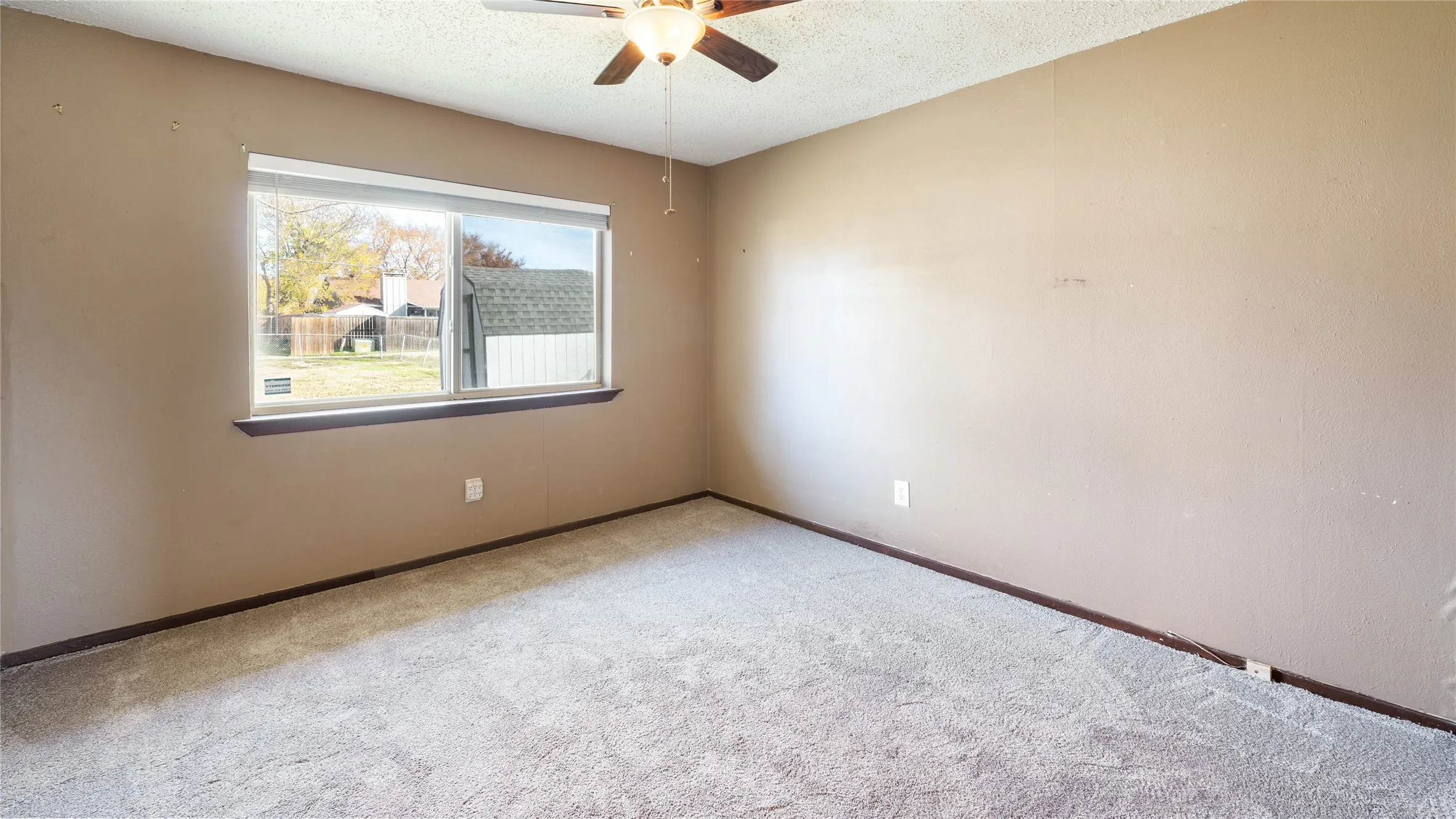 Single Family Residence For Sale in Dallas County , 710 Catherine Lane, Seagoville, Texas 75159, 3 Bedroom, 1 Bathroom, 1 Garage spaces, 945 Sqft, built in 1972, mls#21131811, Real Estate Agent in Seagoville, Homes For Sale in Dallas county, Homes For Sale in Seagoville, Realtor in Seagoville Texas, Real Estate Brokerage Independent Realty Texas, Luminita Cordes Realtor
