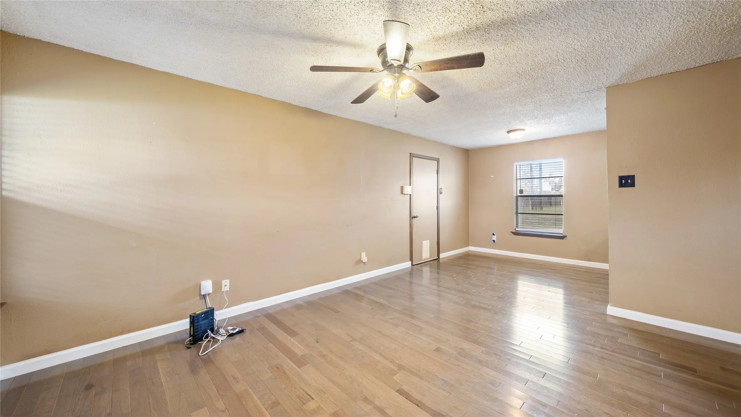 Single Family Residence For Sale in Dallas County , 710 Catherine Lane, Seagoville, Texas 75159, 3 Bedroom, 1 Bathroom, 1 Garage spaces, 945 Sqft, built in 1972, mls#21131811, Real Estate Agent in Seagoville, Homes For Sale in Dallas county, Homes For Sale in Seagoville, Realtor in Seagoville Texas, Real Estate Brokerage Independent Realty Texas, Luminita Cordes Realtor