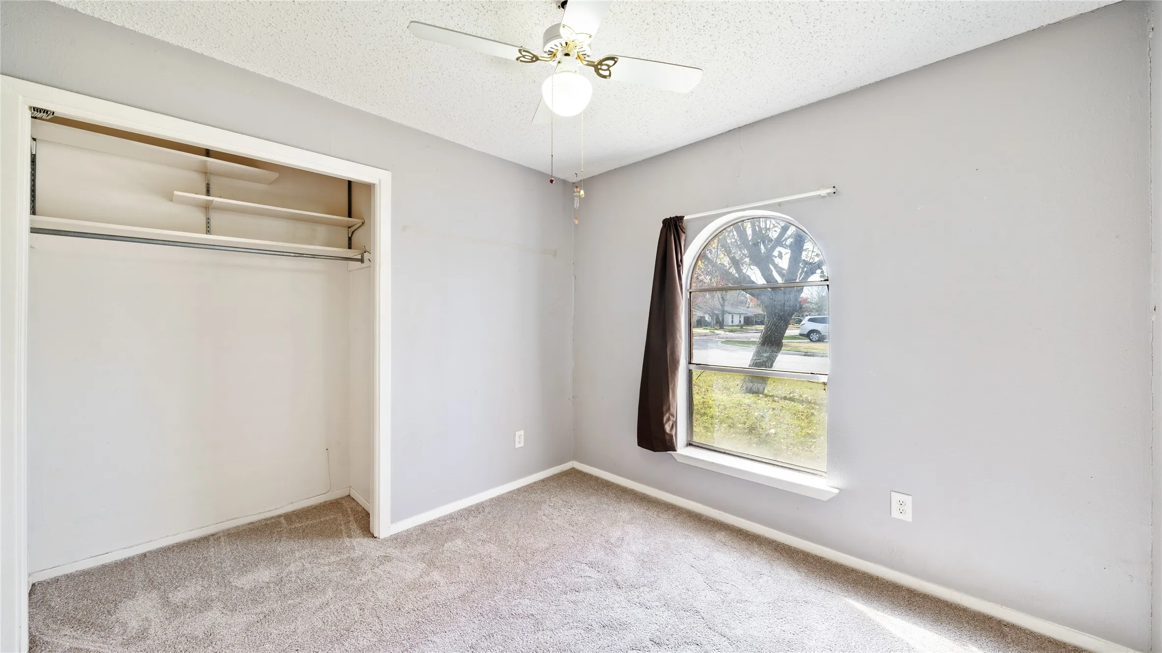 Single Family Residence For Sale in Dallas County , 710 Catherine Lane, Seagoville, Texas 75159, 3 Bedroom, 1 Bathroom, 1 Garage spaces, 945 Sqft, built in 1972, mls#21131811, Real Estate Agent in Seagoville, Homes For Sale in Dallas county, Homes For Sale in Seagoville, Realtor in Seagoville Texas, Real Estate Brokerage Independent Realty Texas, Luminita Cordes Realtor