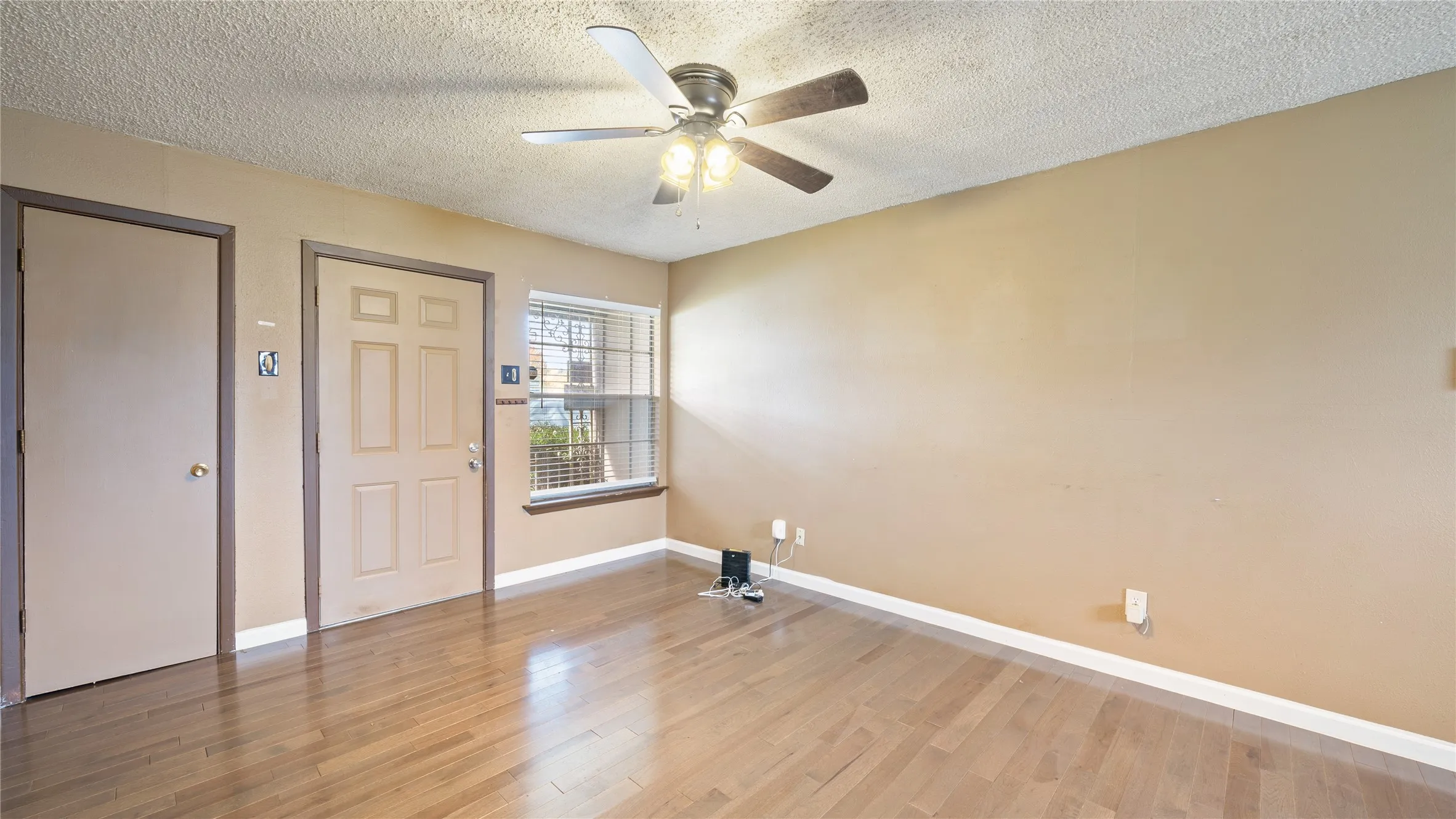 Single Family Residence For Sale in Dallas County , 710 Catherine Lane, Seagoville, Texas 75159, 3 Bedroom, 1 Bathroom, 1 Garage spaces, 945 Sqft, built in 1972, mls#21131811, Real Estate Agent in Seagoville, Homes For Sale in Dallas county, Homes For Sale in Seagoville, Realtor in Seagoville Texas, Real Estate Brokerage Independent Realty Texas, Luminita Cordes Realtor