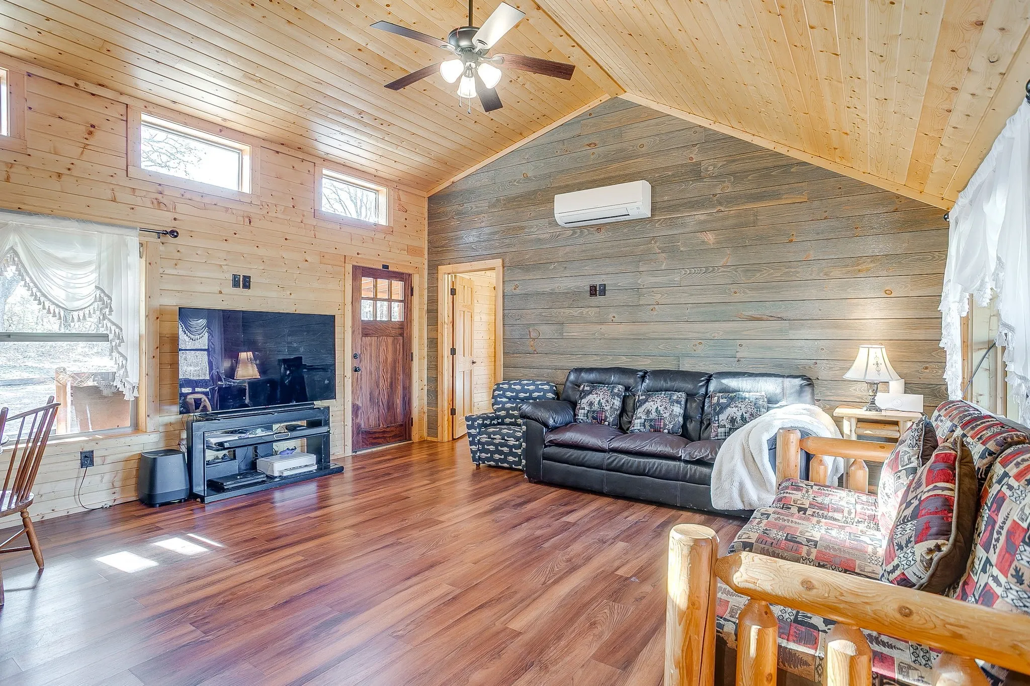 Farm For Sale in Johnson County , 1512 E Henderson Street, Cleburne, Texas 76031, 4 Bedroom, 4 Bathroom, Garage spaces, 2,736 Sqft, built in 2022, mls#21131864, Real Estate Agent in Cleburne, Homes For Sale in Johnson county, Homes For Sale in Cleburne, Realtor in Cleburne Texas, Real Estate Brokerage Independent Realty Texas, Luminita Cordes Realtor
