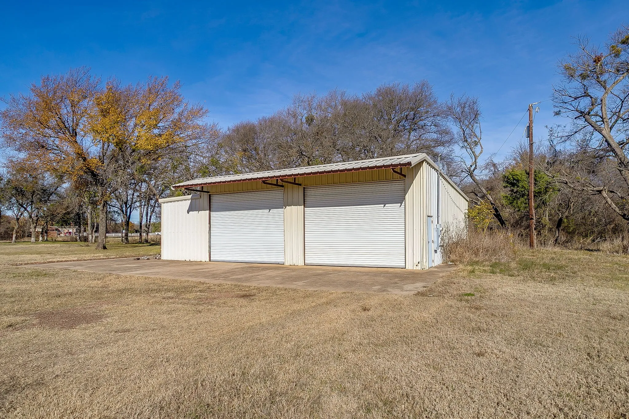 Farm For Sale in Johnson County , 1512 E Henderson Street, Cleburne, Texas 76031, 4 Bedroom, 4 Bathroom, Garage spaces, 2,736 Sqft, built in 2022, mls#21131864, Real Estate Agent in Cleburne, Homes For Sale in Johnson county, Homes For Sale in Cleburne, Realtor in Cleburne Texas, Real Estate Brokerage Independent Realty Texas, Luminita Cordes Realtor
