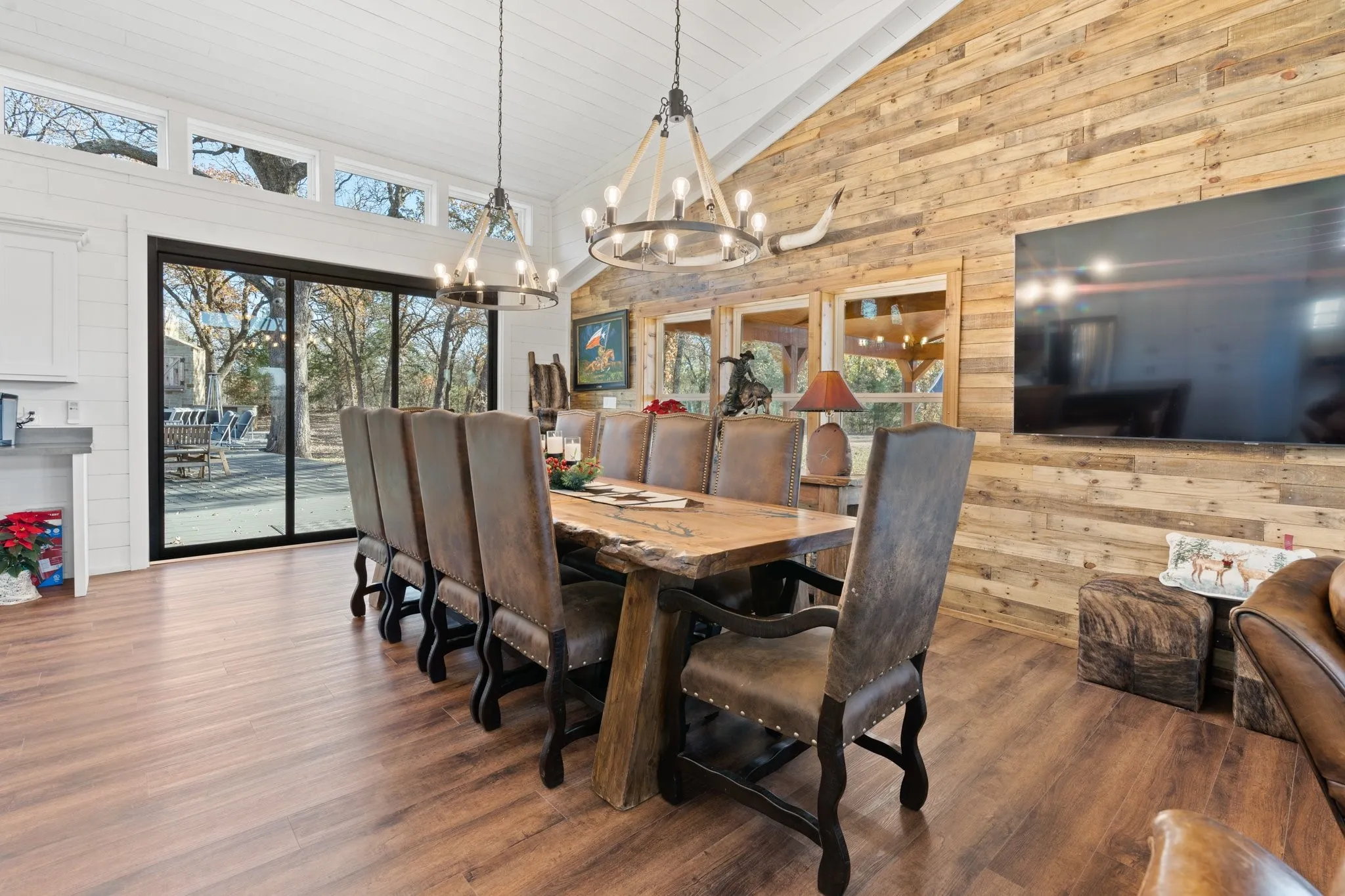 Farm For Sale in Johnson County , 1512 E Henderson Street, Cleburne, Texas 76031, 4 Bedroom, 4 Bathroom, Garage spaces, 2,736 Sqft, built in 2022, mls#21131864, Real Estate Agent in Cleburne, Homes For Sale in Johnson county, Homes For Sale in Cleburne, Realtor in Cleburne Texas, Real Estate Brokerage Independent Realty Texas, Luminita Cordes Realtor