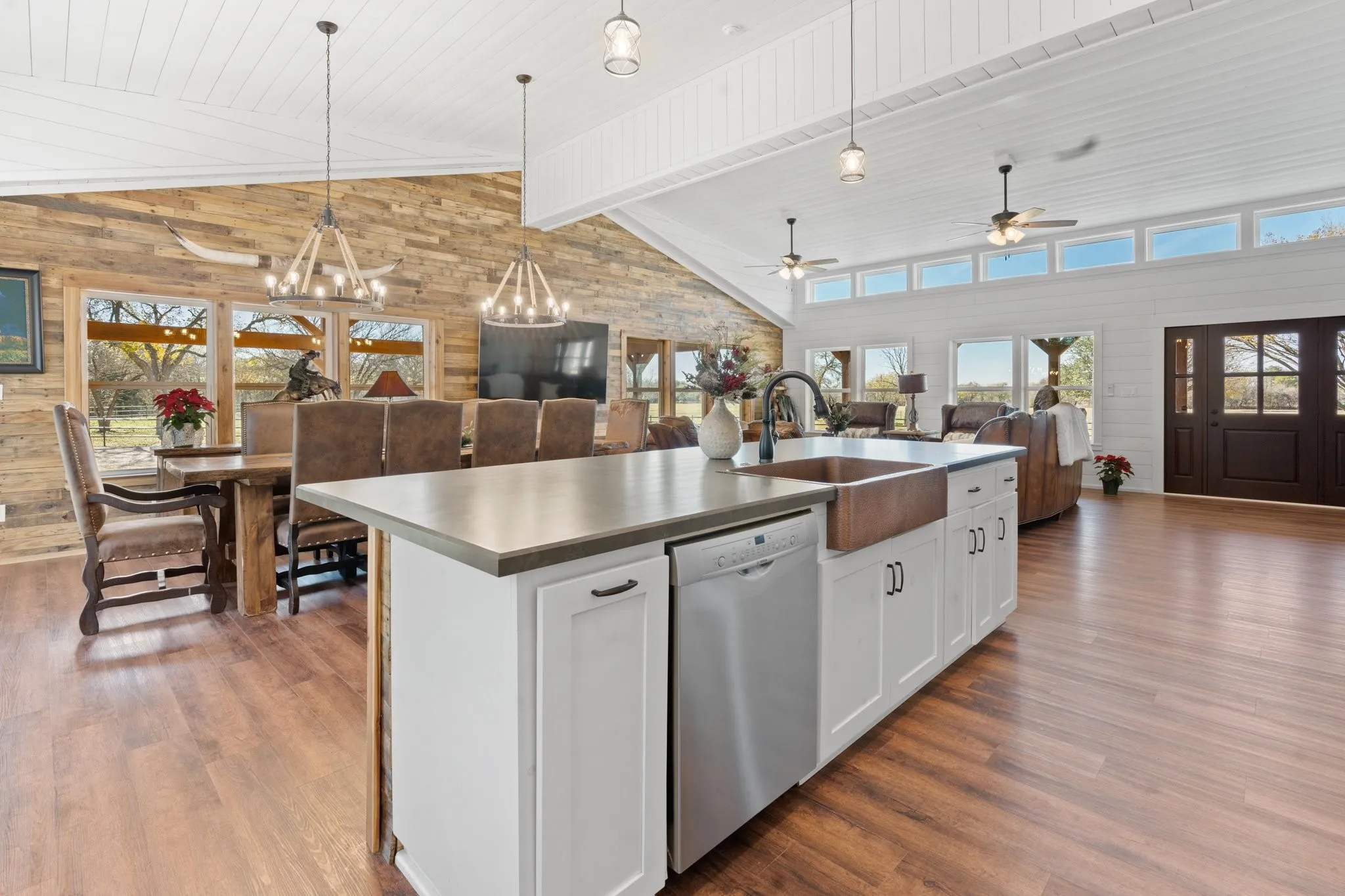 Farm For Sale in Johnson County , 1512 E Henderson Street, Cleburne, Texas 76031, 4 Bedroom, 4 Bathroom, Garage spaces, 2,736 Sqft, built in 2022, mls#21131864, Real Estate Agent in Cleburne, Homes For Sale in Johnson county, Homes For Sale in Cleburne, Realtor in Cleburne Texas, Real Estate Brokerage Independent Realty Texas, Luminita Cordes Realtor