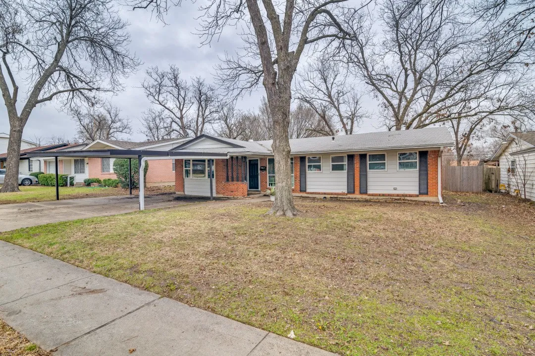 Single Family Residence For Sale in Dallas County , 3834 Emerald Drive, Mesquite, Texas 75150, 4 Bedrooms, 2 Bathrooms, Garage spaces, 1,373 Sqft, built in 1962, Price $220,000, mls#21131981, Real Estate Agent in Mesquite, Homes For Sale in Dallas county, Homes For Sale in Mesquite, Realtor in Mesquite Texas, Real Estate Brokerage Independent Realty Texas, Luminita Cordes Realtor