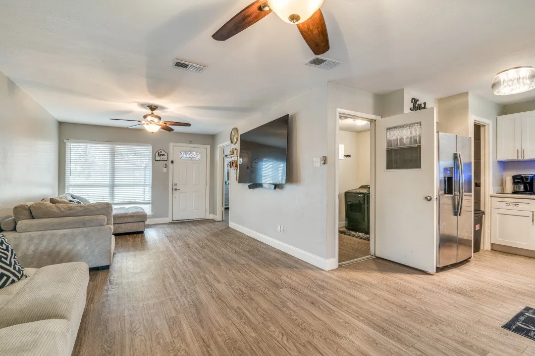 Single Family Residence For Sale in Dallas County , 3834 Emerald Drive, Mesquite, Texas 75150, 4 Bedrooms, 2 Bathrooms, Garage spaces, 1,373 Sqft, built in 1962, Price $220,000, mls#21131981, Real Estate Agent in Mesquite, Homes For Sale in Dallas county, Homes For Sale in Mesquite, Realtor in Mesquite Texas, Real Estate Brokerage Independent Realty Texas, Luminita Cordes Realtor