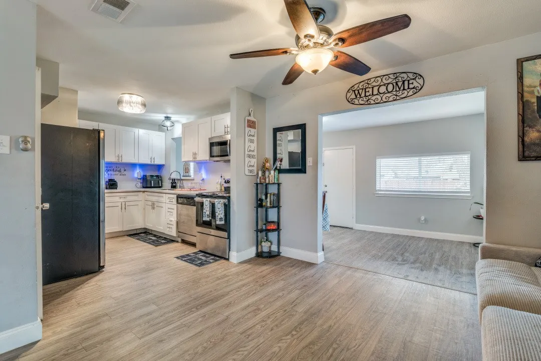 Single Family Residence For Sale in Dallas County , 3834 Emerald Drive, Mesquite, Texas 75150, 4 Bedrooms, 2 Bathrooms, Garage spaces, 1,373 Sqft, built in 1962, Price $220,000, mls#21131981, Real Estate Agent in Mesquite, Homes For Sale in Dallas county, Homes For Sale in Mesquite, Realtor in Mesquite Texas, Real Estate Brokerage Independent Realty Texas, Luminita Cordes Realtor