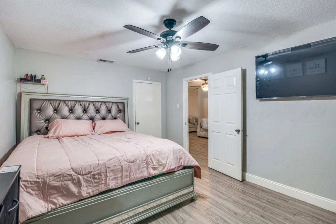 Single Family Residence For Sale in Dallas County , 3834 Emerald Drive, Mesquite, Texas 75150, 4 Bedrooms, 2 Bathrooms, Garage spaces, 1,373 Sqft, built in 1962, Price $220,000, mls#21131981, Real Estate Agent in Mesquite, Homes For Sale in Dallas county, Homes For Sale in Mesquite, Realtor in Mesquite Texas, Real Estate Brokerage Independent Realty Texas, Luminita Cordes Realtor