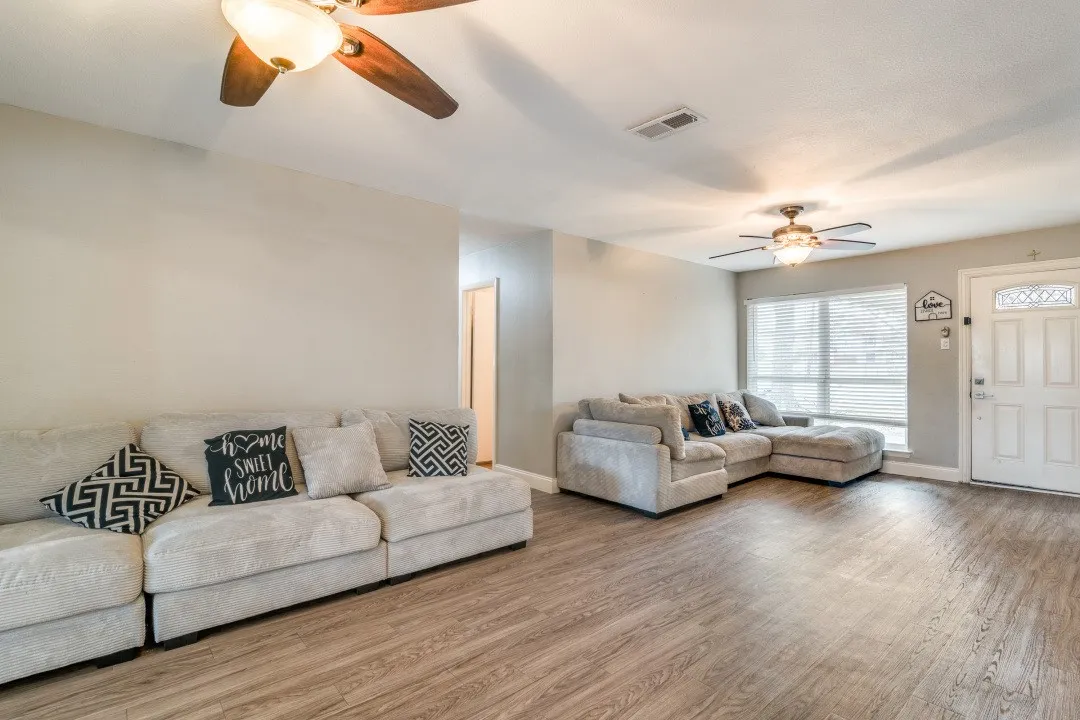 Single Family Residence For Sale in Dallas County , 3834 Emerald Drive, Mesquite, Texas 75150, 4 Bedrooms, 2 Bathrooms, Garage spaces, 1,373 Sqft, built in 1962, Price $220,000, mls#21131981, Real Estate Agent in Mesquite, Homes For Sale in Dallas county, Homes For Sale in Mesquite, Realtor in Mesquite Texas, Real Estate Brokerage Independent Realty Texas, Luminita Cordes Realtor