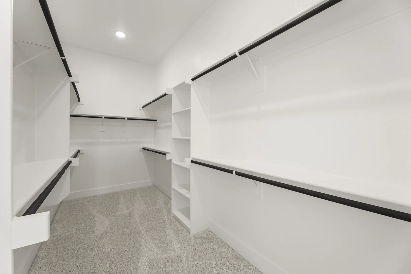 21. 2816 Shadybrook - Closet