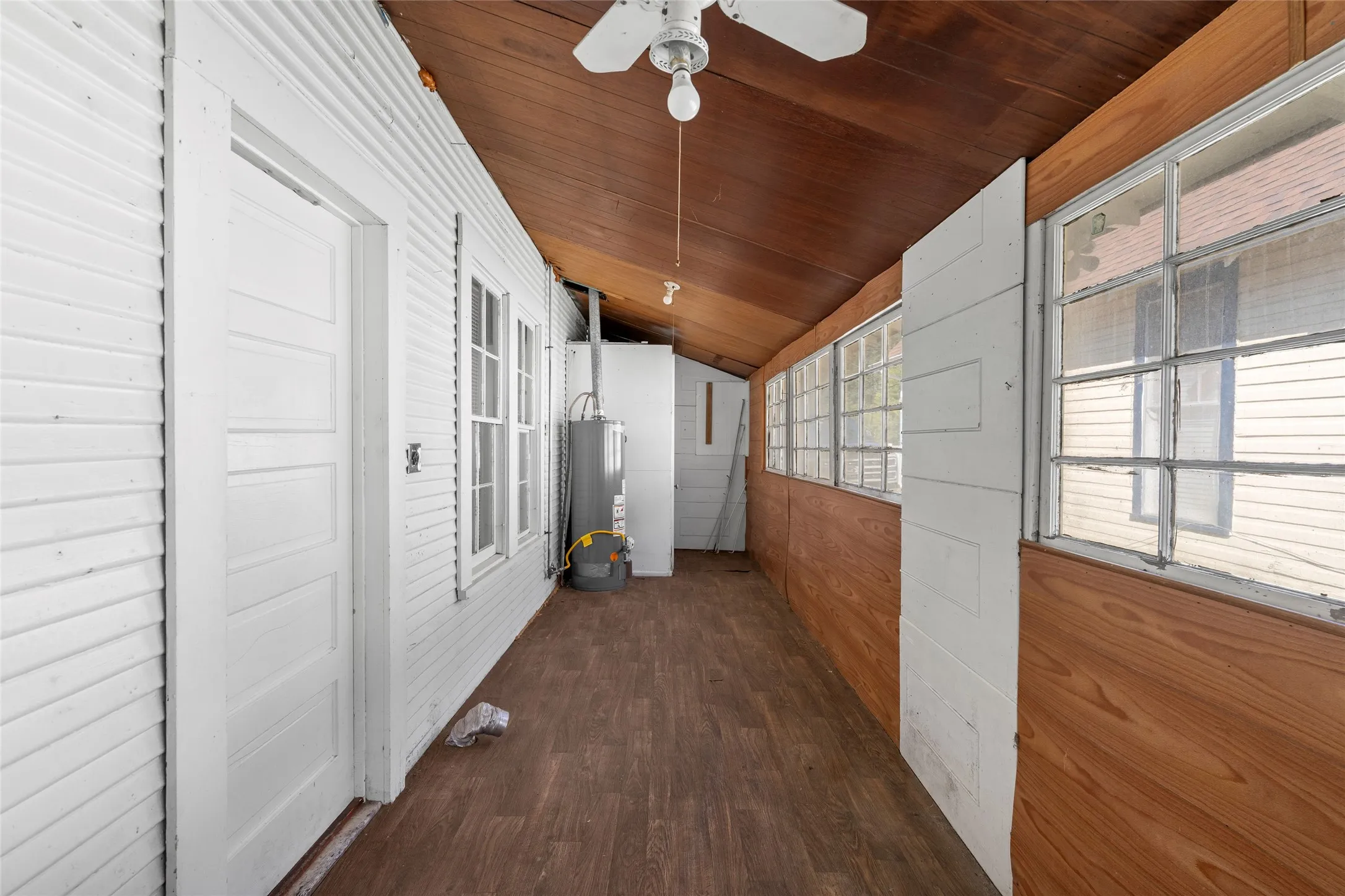 Single Family Residence For Sale in Dallas County , 5611 Alton Avenue, Dallas, Texas 75214, 2 Bedrooms, 1 Bathroom, Garage spaces, 1,180 Sqft, built in 1911, Price $220,000, mls#21132169, Real Estate Agent in Dallas, Homes For Sale in Dallas county, Homes For Sale in Dallas, Realtor in Dallas Texas, Real Estate Brokerage Independent Realty Texas, Luminita Cordes Realtor