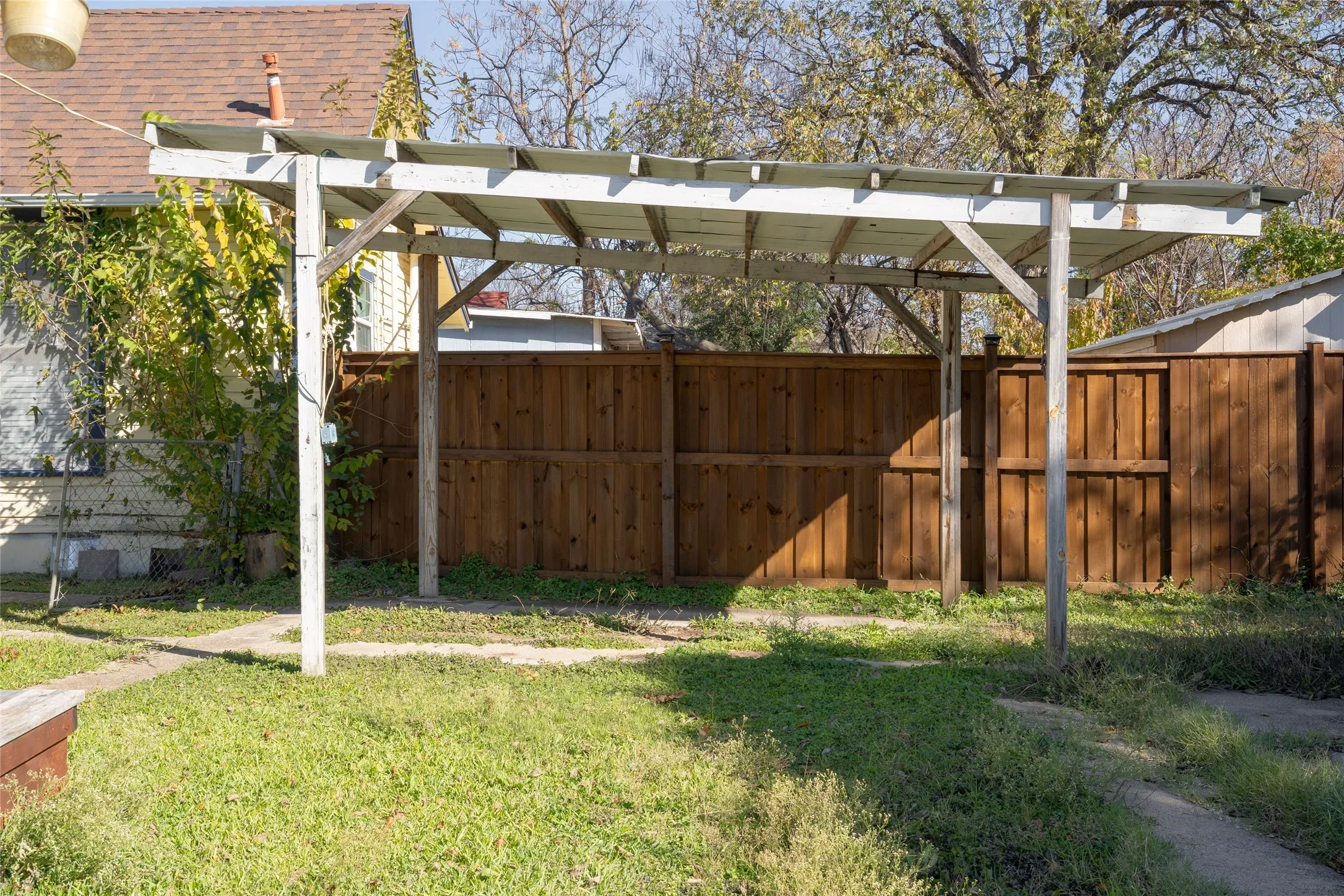Single Family Residence For Sale in Dallas County , 5611 Alton Avenue, Dallas, Texas 75214, 2 Bedrooms, 1 Bathroom, Garage spaces, 1,180 Sqft, built in 1911, Price $220,000, mls#21132169, Real Estate Agent in Dallas, Homes For Sale in Dallas county, Homes For Sale in Dallas, Realtor in Dallas Texas, Real Estate Brokerage Independent Realty Texas, Luminita Cordes Realtor