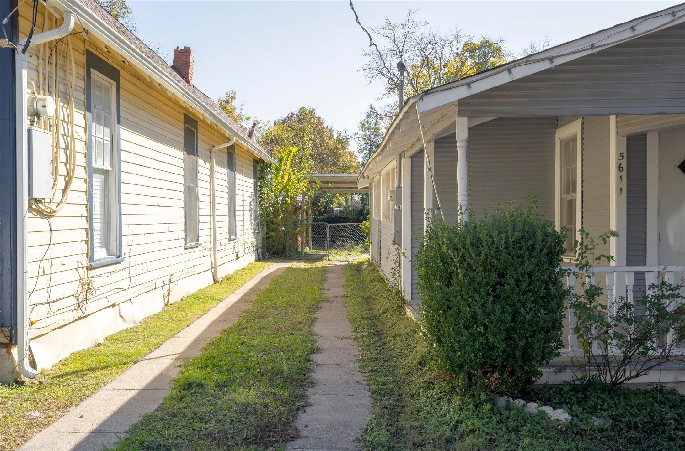 Single Family Residence For Sale in Dallas County , 5611 Alton Avenue, Dallas, Texas 75214, 2 Bedrooms, 1 Bathroom, Garage spaces, 1,180 Sqft, built in 1911, Price $220,000, mls#21132169, Real Estate Agent in Dallas, Homes For Sale in Dallas county, Homes For Sale in Dallas, Realtor in Dallas Texas, Real Estate Brokerage Independent Realty Texas, Luminita Cordes Realtor