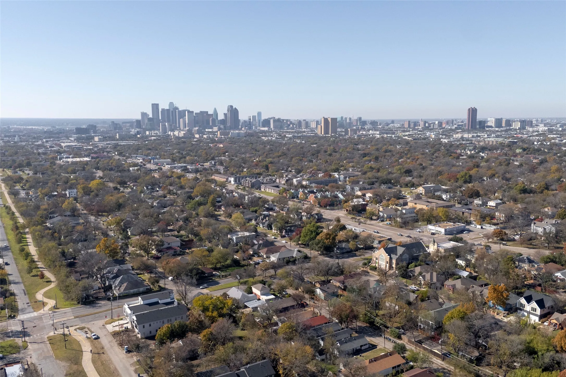 Single Family Residence For Sale in Dallas County , 5611 Alton Avenue, Dallas, Texas 75214, 2 Bedrooms, 1 Bathroom, Garage spaces, 1,180 Sqft, built in 1911, Price $220,000, mls#21132169, Real Estate Agent in Dallas, Homes For Sale in Dallas county, Homes For Sale in Dallas, Realtor in Dallas Texas, Real Estate Brokerage Independent Realty Texas, Luminita Cordes Realtor