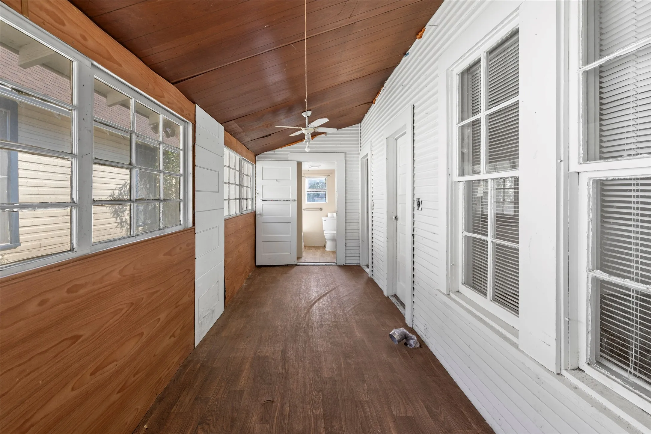 Single Family Residence For Sale in Dallas County , 5611 Alton Avenue, Dallas, Texas 75214, 2 Bedrooms, 1 Bathroom, Garage spaces, 1,180 Sqft, built in 1911, Price $220,000, mls#21132169, Real Estate Agent in Dallas, Homes For Sale in Dallas county, Homes For Sale in Dallas, Realtor in Dallas Texas, Real Estate Brokerage Independent Realty Texas, Luminita Cordes Realtor