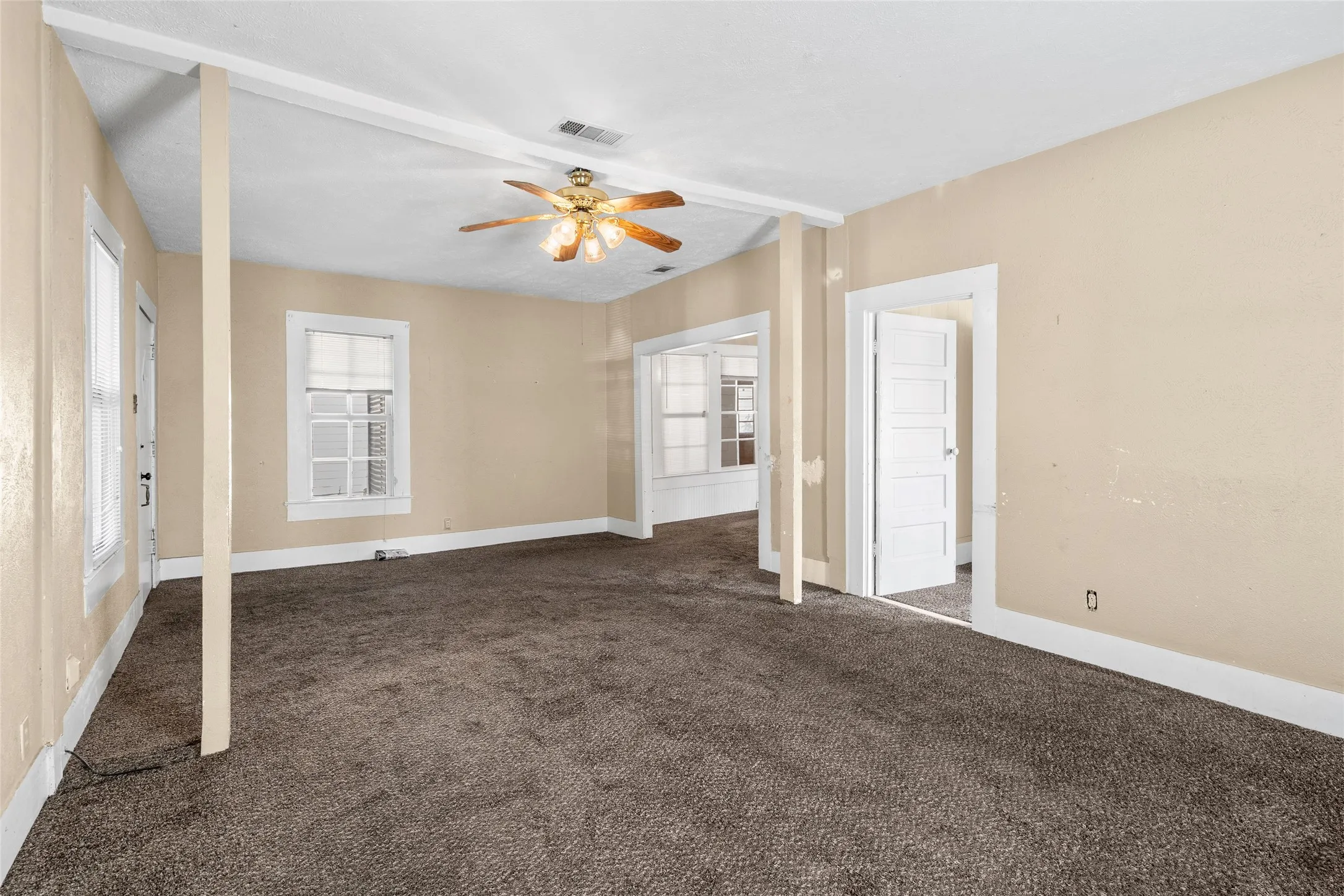 Single Family Residence For Sale in Dallas County , 5611 Alton Avenue, Dallas, Texas 75214, 2 Bedrooms, 1 Bathroom, Garage spaces, 1,180 Sqft, built in 1911, Price $220,000, mls#21132169, Real Estate Agent in Dallas, Homes For Sale in Dallas county, Homes For Sale in Dallas, Realtor in Dallas Texas, Real Estate Brokerage Independent Realty Texas, Luminita Cordes Realtor