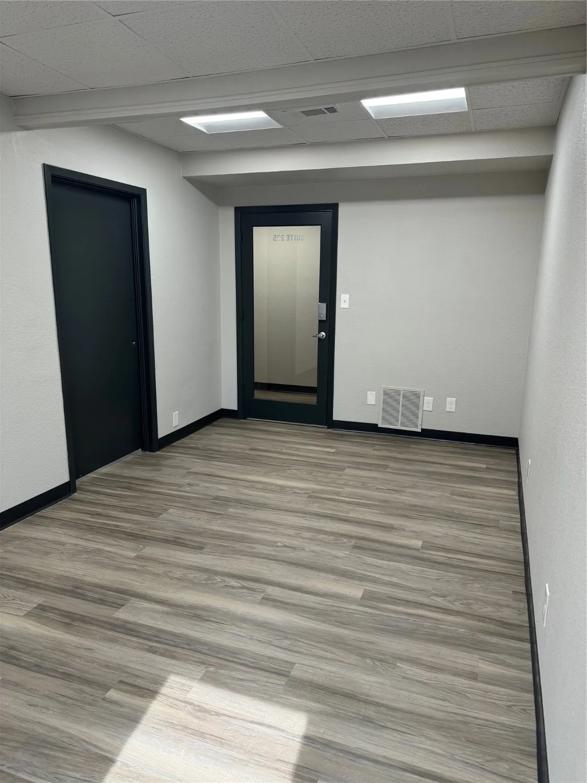 Office For Rent in Tarrant County , 801 E Abram Street 205, Arlington, Texas 76010, 0, 0, Garage spaces, 0 Sqft, built in 1973, Preowned, Price $650, mls#21132110, Real Estate Agent in Arlington, Homes For Rent in Tarrant county, Homes For Rent in Arlington, Realtor in Arlington Texas, Real Estate Brokerage Independent Realty Texas, Luminita Cordes Realtor