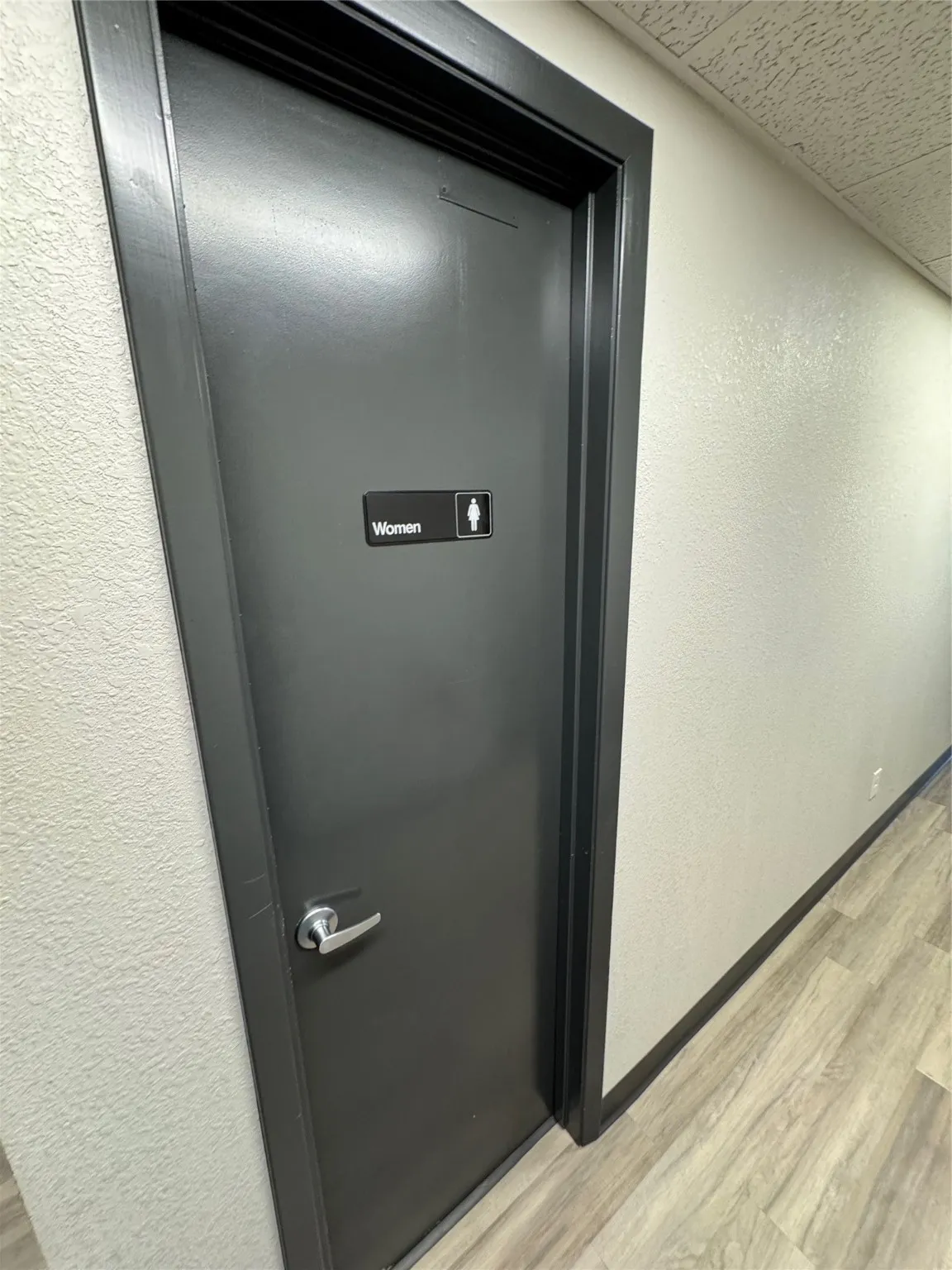 Office For Rent in Tarrant County , 801 E Abram Street 205, Arlington, Texas 76010, 0, 0, Garage spaces, 0 Sqft, built in 1973, Preowned, Price $650, mls#21132110, Real Estate Agent in Arlington, Homes For Rent in Tarrant county, Homes For Rent in Arlington, Realtor in Arlington Texas, Real Estate Brokerage Independent Realty Texas, Luminita Cordes Realtor