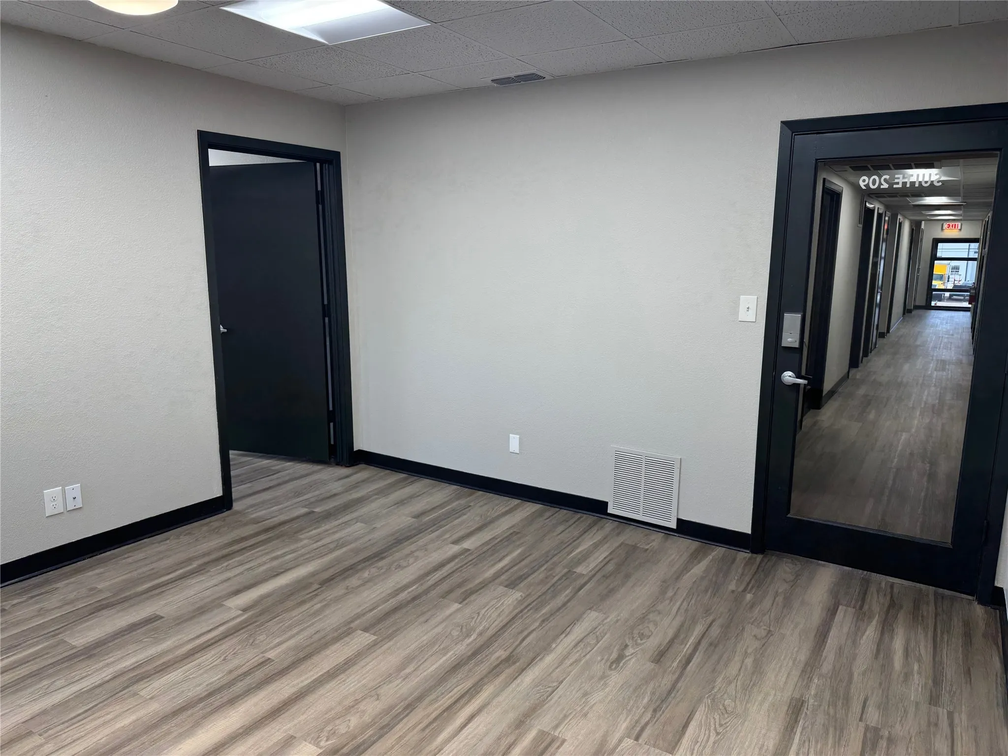 Office For Rent in Tarrant County , 801 E Abram Street 205, Arlington, Texas 76010, 0, 0, Garage spaces, 0 Sqft, built in 1973, Preowned, Price $650, mls#21132110, Real Estate Agent in Arlington, Homes For Rent in Tarrant county, Homes For Rent in Arlington, Realtor in Arlington Texas, Real Estate Brokerage Independent Realty Texas, Luminita Cordes Realtor