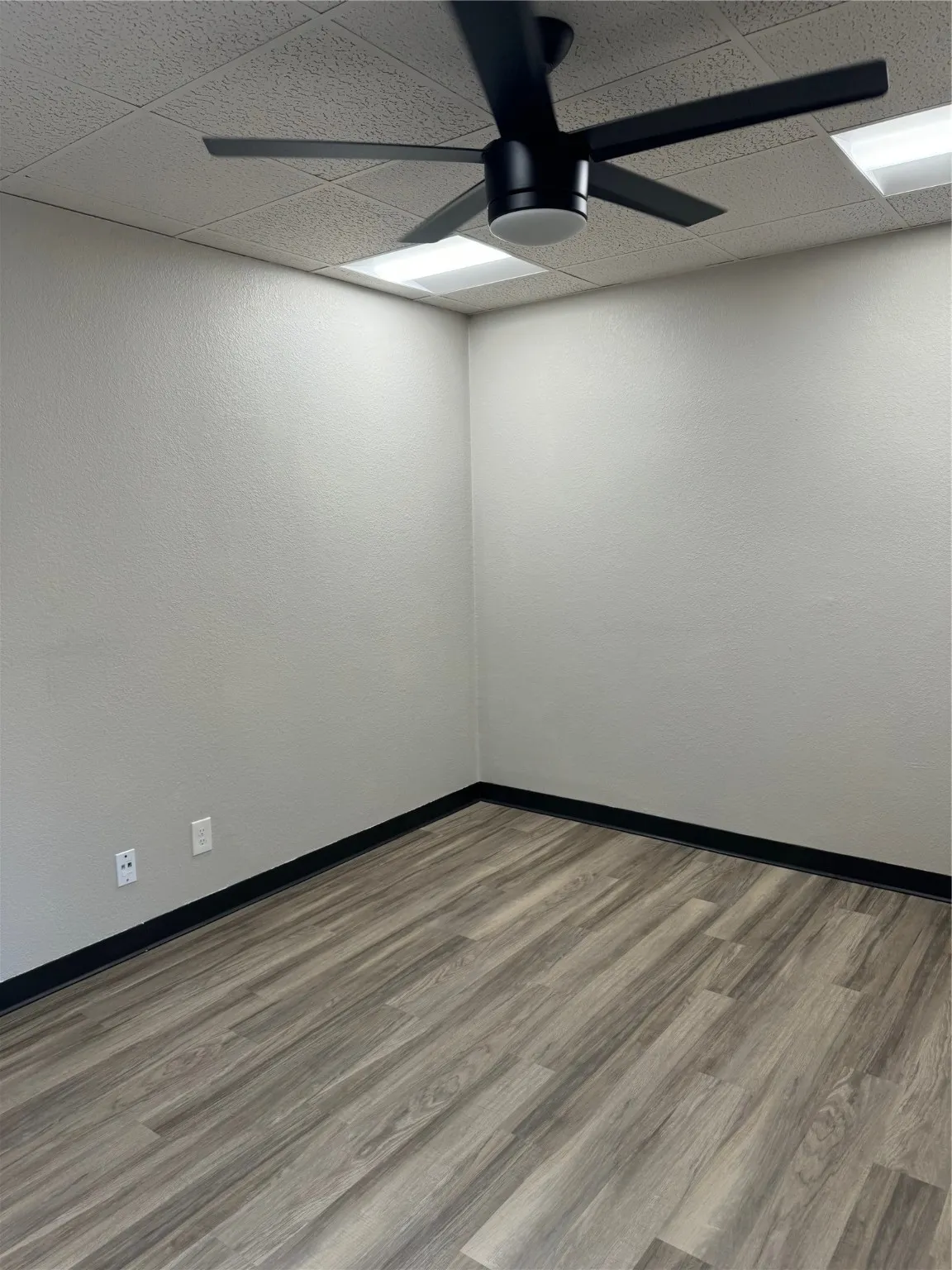 Office For Rent in Tarrant County , 801 E Abram Street 205, Arlington, Texas 76010, 0, 0, Garage spaces, 0 Sqft, built in 1973, Preowned, Price $650, mls#21132110, Real Estate Agent in Arlington, Homes For Rent in Tarrant county, Homes For Rent in Arlington, Realtor in Arlington Texas, Real Estate Brokerage Independent Realty Texas, Luminita Cordes Realtor