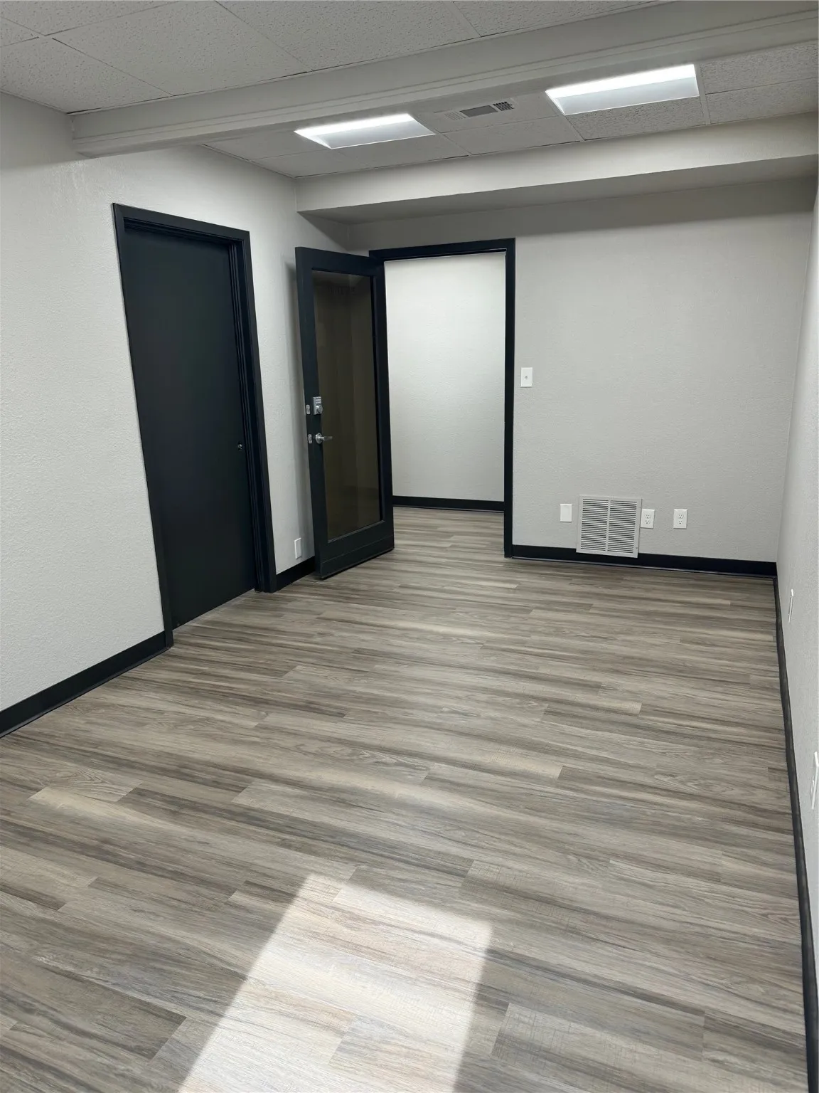 Office For Rent in Tarrant County , 801 E Abram Street 205, Arlington, Texas 76010, 0, 0, Garage spaces, 0 Sqft, built in 1973, Preowned, Price $650, mls#21132110, Real Estate Agent in Arlington, Homes For Rent in Tarrant county, Homes For Rent in Arlington, Realtor in Arlington Texas, Real Estate Brokerage Independent Realty Texas, Luminita Cordes Realtor