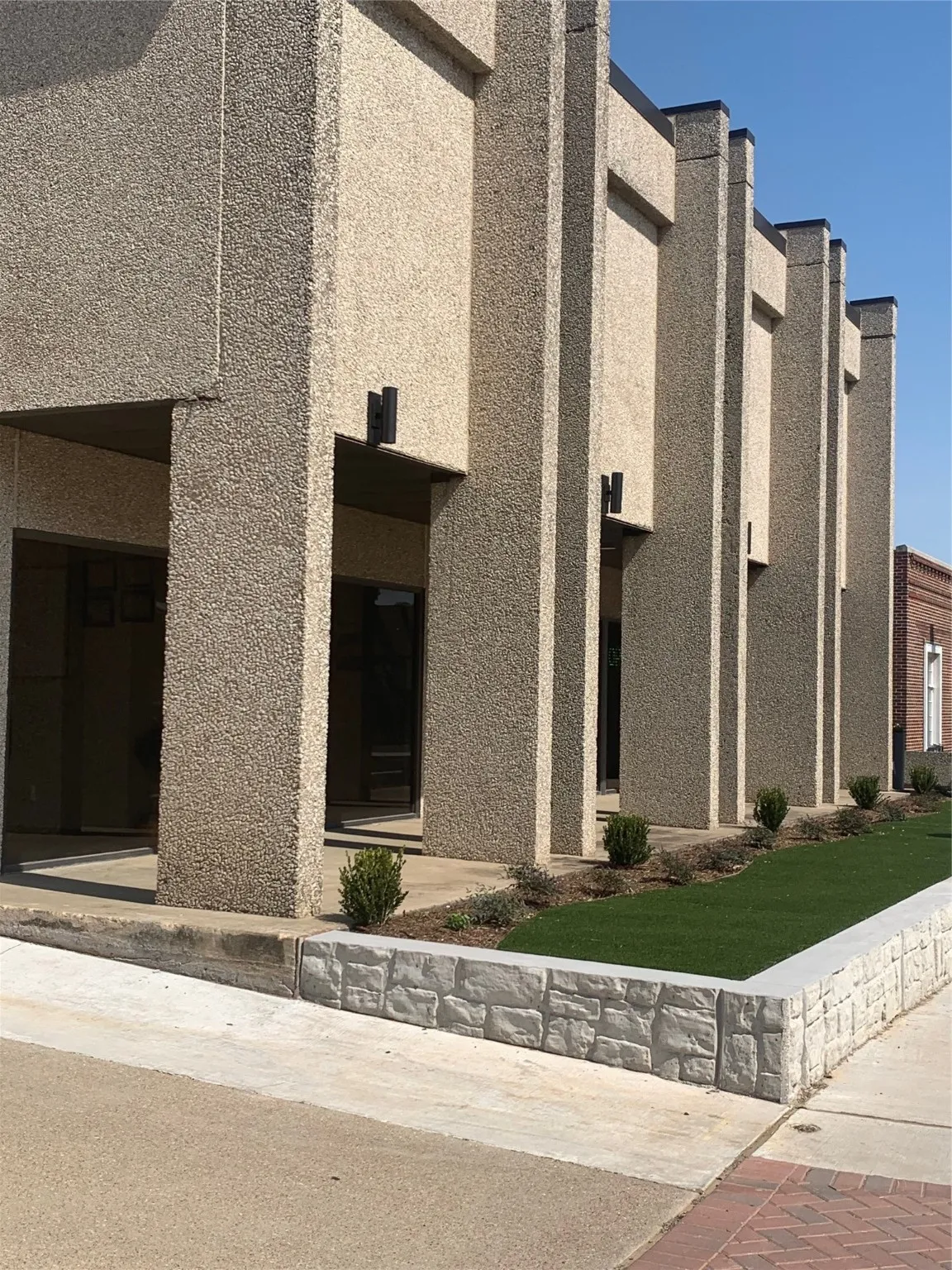 Office For Rent in Tarrant County , 801 E Abram Street 205, Arlington, Texas 76010, 0, 0, Garage spaces, 0 Sqft, built in 1973, Preowned, Price $650, mls#21132110, Real Estate Agent in Arlington, Homes For Rent in Tarrant county, Homes For Rent in Arlington, Realtor in Arlington Texas, Real Estate Brokerage Independent Realty Texas, Luminita Cordes Realtor