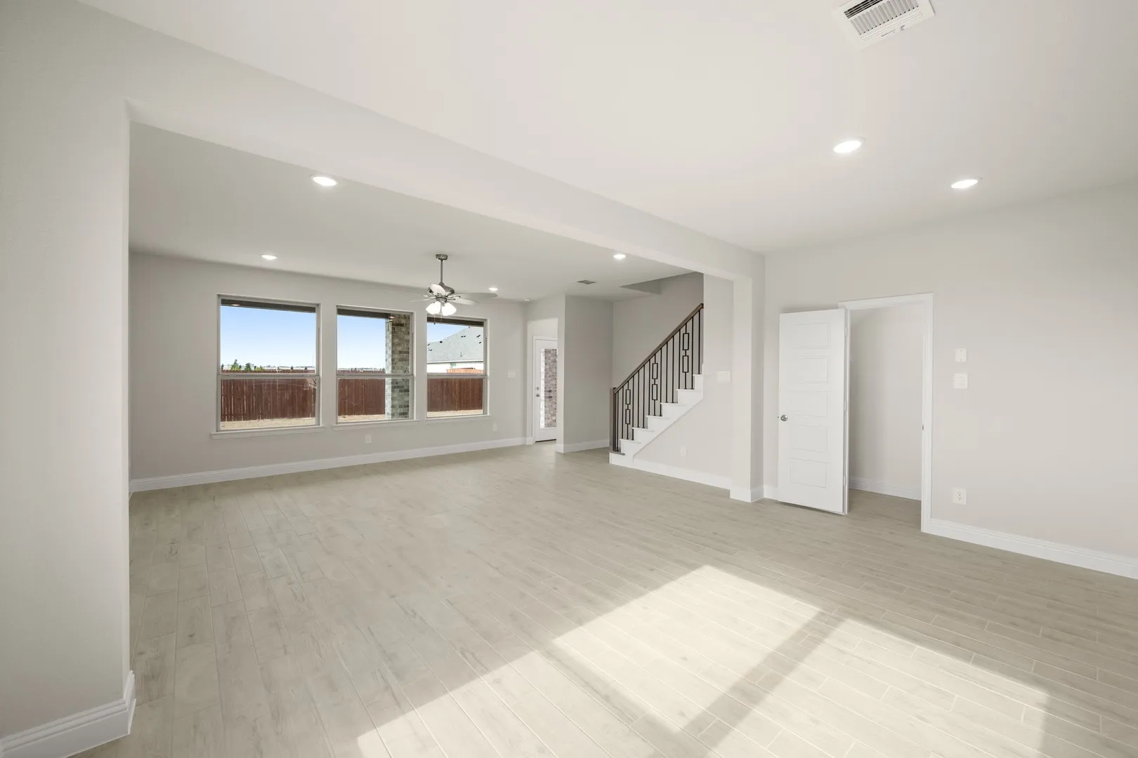 1101 Worthington- Dining-2