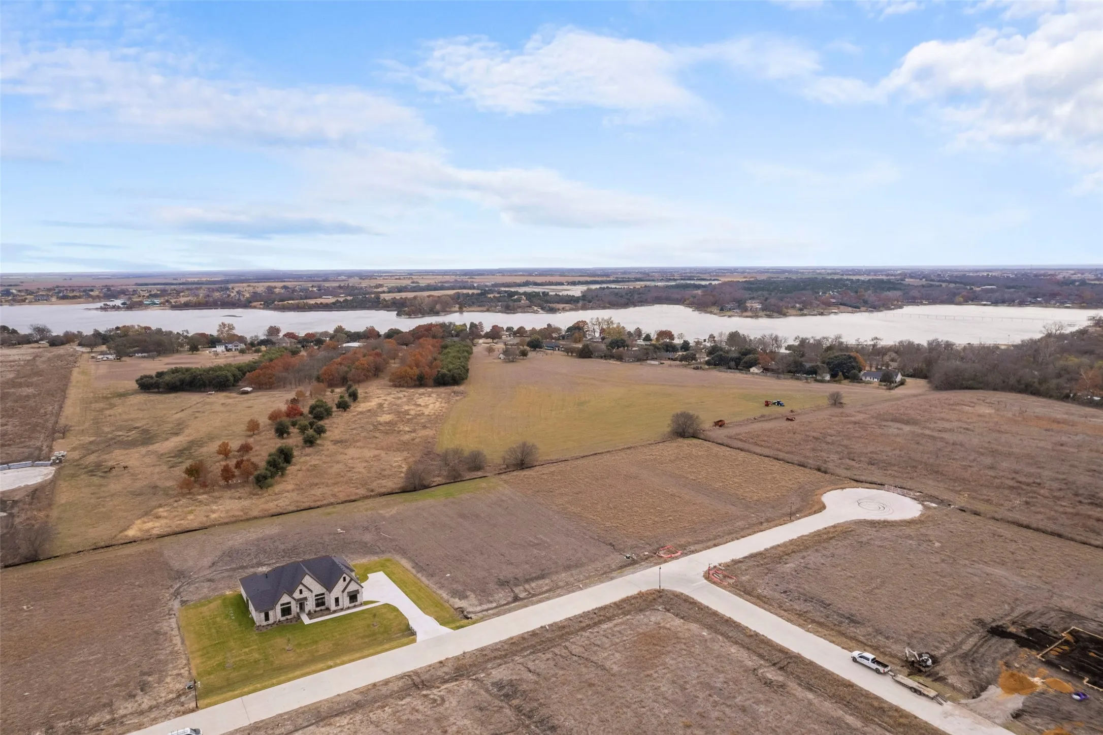 Single Family Residence For Sale in Ellis County , 144 Lila Lake Drive, Waxahachie, Texas 75165, 4 Bedroom, 4 Bathroom, 3 Garage spaces, 2,665 Sqft, built in 2025, New Construction - Complete, mls#21132111, Real Estate Agent in Waxahachie, Homes For Sale in Ellis county, Homes For Sale in Waxahachie, Realtor in Waxahachie Texas, Real Estate Brokerage Independent Realty Texas, Luminita Cordes Realtor