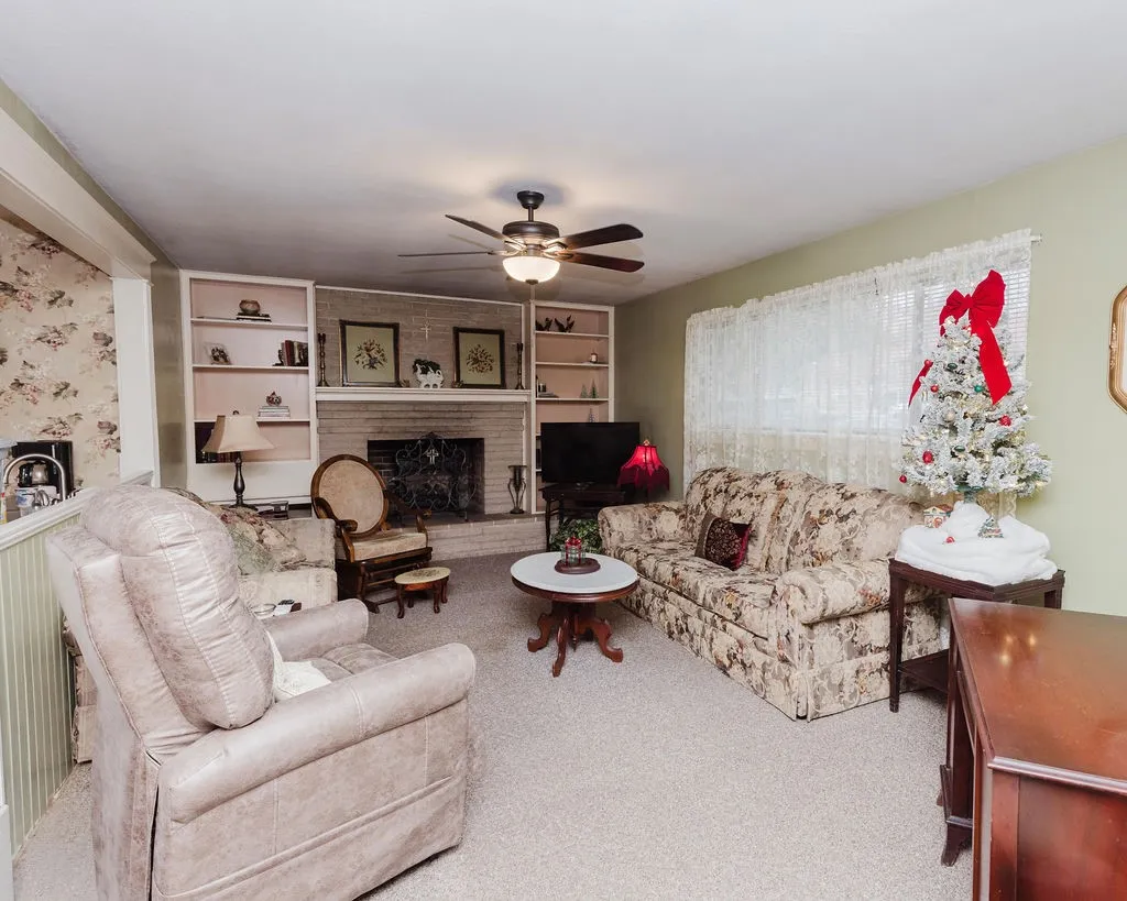 Single Family Residence For Sale in Fannin County , 663 6th Street, Honey Grove, Texas 75446, 2 Bedroom, 2 Bathroom, Garage spaces, 1,613 Sqft, built in 1967, mls#21131267, Real Estate Agent in Honey Grove, Homes For Sale in Fannin county, Homes For Sale in Honey Grove, Realtor in Honey Grove Texas, Real Estate Brokerage Independent Realty Texas, Luminita Cordes Realtor