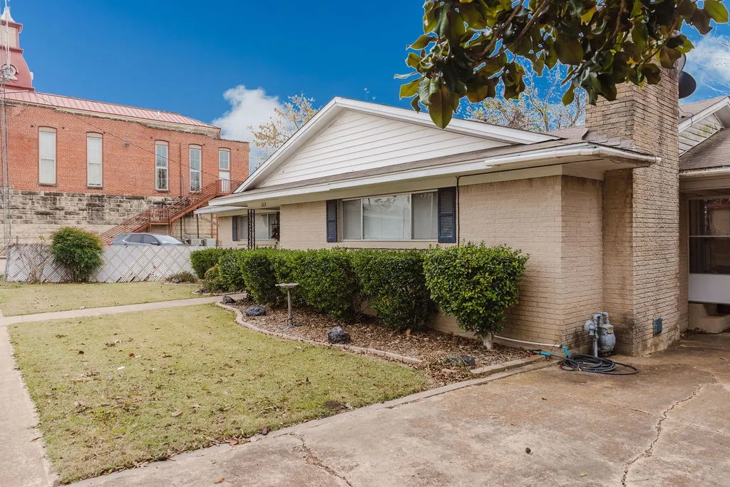 Single Family Residence For Sale in Fannin County , 663 6th Street, Honey Grove, Texas 75446, 2 Bedroom, 2 Bathroom, Garage spaces, 1,613 Sqft, built in 1967, mls#21131267, Real Estate Agent in Honey Grove, Homes For Sale in Fannin county, Homes For Sale in Honey Grove, Realtor in Honey Grove Texas, Real Estate Brokerage Independent Realty Texas, Luminita Cordes Realtor