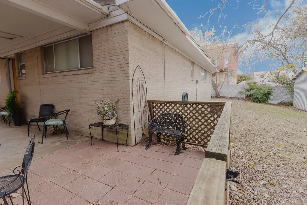 Single Family Residence For Sale in Fannin County , 663 6th Street, Honey Grove, Texas 75446, 2 Bedroom, 2 Bathroom, Garage spaces, 1,613 Sqft, built in 1967, mls#21131267, Real Estate Agent in Honey Grove, Homes For Sale in Fannin county, Homes For Sale in Honey Grove, Realtor in Honey Grove Texas, Real Estate Brokerage Independent Realty Texas, Luminita Cordes Realtor
