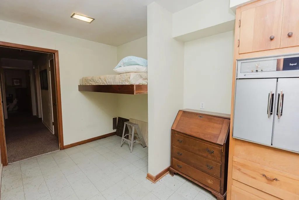 Single Family Residence For Sale in Fannin County , 663 6th Street, Honey Grove, Texas 75446, 2 Bedroom, 2 Bathroom, Garage spaces, 1,613 Sqft, built in 1967, mls#21131267, Real Estate Agent in Honey Grove, Homes For Sale in Fannin county, Homes For Sale in Honey Grove, Realtor in Honey Grove Texas, Real Estate Brokerage Independent Realty Texas, Luminita Cordes Realtor