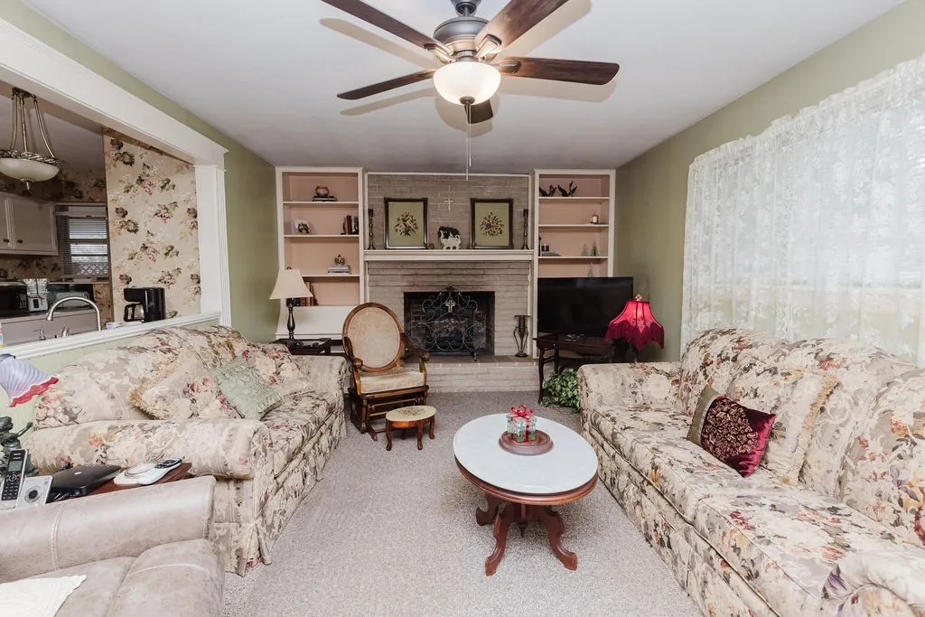 Single Family Residence For Sale in Fannin County , 663 6th Street, Honey Grove, Texas 75446, 2 Bedroom, 2 Bathroom, Garage spaces, 1,613 Sqft, built in 1967, mls#21131267, Real Estate Agent in Honey Grove, Homes For Sale in Fannin county, Homes For Sale in Honey Grove, Realtor in Honey Grove Texas, Real Estate Brokerage Independent Realty Texas, Luminita Cordes Realtor