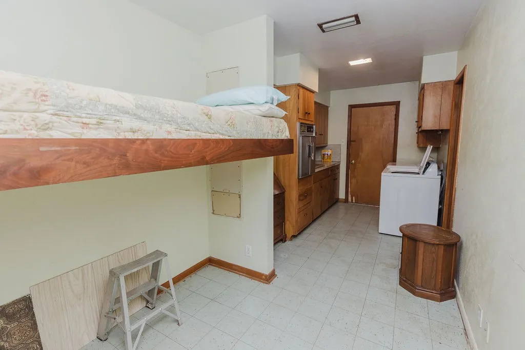Single Family Residence For Sale in Fannin County , 663 6th Street, Honey Grove, Texas 75446, 2 Bedroom, 2 Bathroom, Garage spaces, 1,613 Sqft, built in 1967, mls#21131267, Real Estate Agent in Honey Grove, Homes For Sale in Fannin county, Homes For Sale in Honey Grove, Realtor in Honey Grove Texas, Real Estate Brokerage Independent Realty Texas, Luminita Cordes Realtor