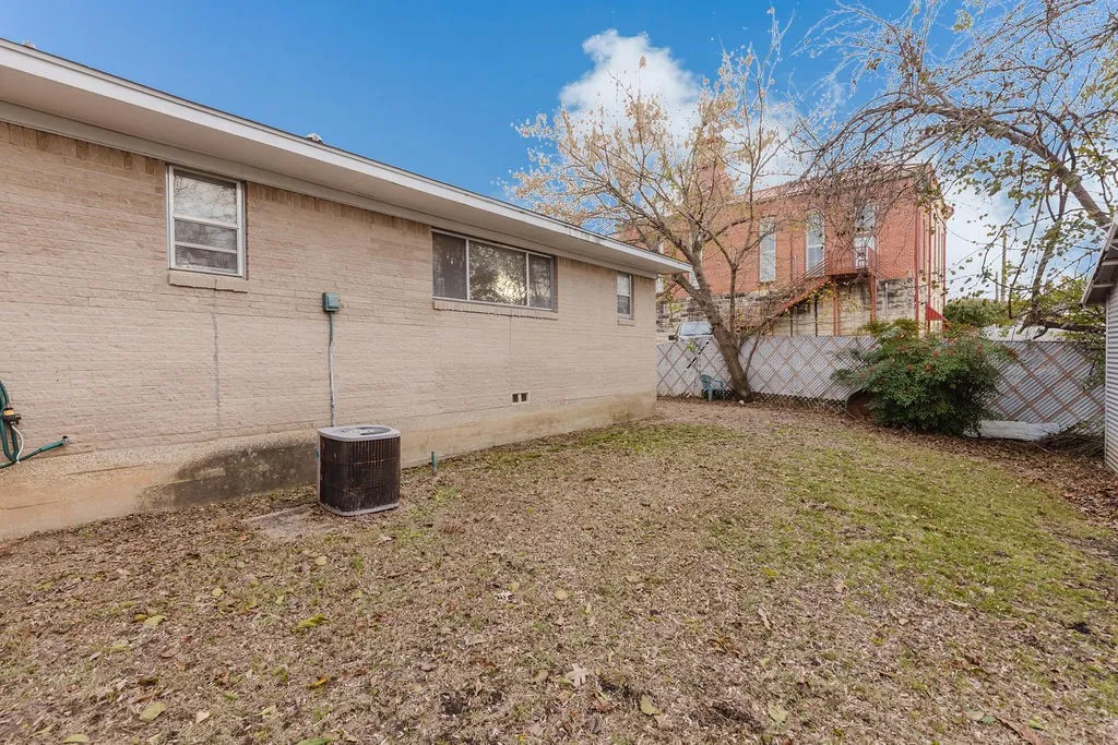 Single Family Residence For Sale in Fannin County , 663 6th Street, Honey Grove, Texas 75446, 2 Bedroom, 2 Bathroom, Garage spaces, 1,613 Sqft, built in 1967, mls#21131267, Real Estate Agent in Honey Grove, Homes For Sale in Fannin county, Homes For Sale in Honey Grove, Realtor in Honey Grove Texas, Real Estate Brokerage Independent Realty Texas, Luminita Cordes Realtor