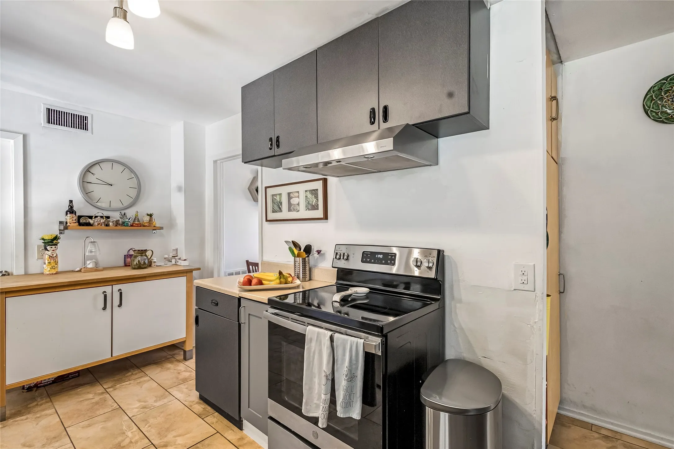 Single Family Residence For Sale in Dallas County , 11818 Broadmoor Drive, Dallas, Texas 75218, 3 Bedrooms, 2 Bathrooms, Garage spaces, 1,330 Sqft, built in 1951, Price $275,000, mls#21131961, Real Estate Agent in Dallas, Homes For Sale in Dallas county, Homes For Sale in Dallas, Realtor in Dallas Texas, Real Estate Brokerage Independent Realty Texas, Luminita Cordes Realtor