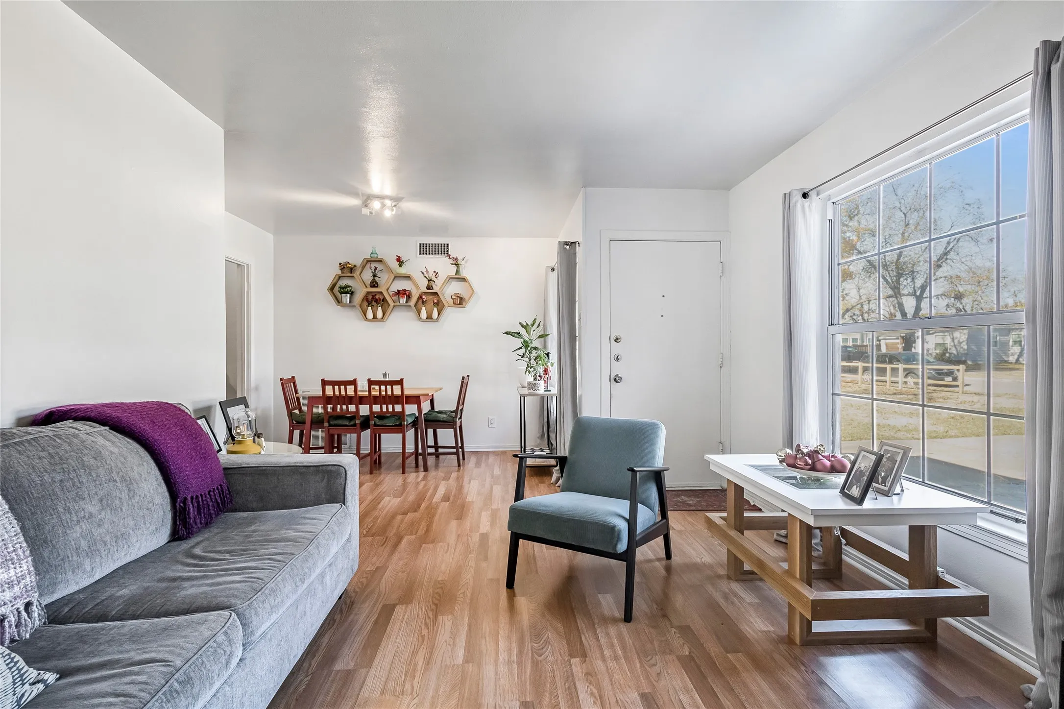 Single Family Residence For Sale in Dallas County , 11818 Broadmoor Drive, Dallas, Texas 75218, 3 Bedrooms, 2 Bathrooms, Garage spaces, 1,330 Sqft, built in 1951, Price $275,000, mls#21131961, Real Estate Agent in Dallas, Homes For Sale in Dallas county, Homes For Sale in Dallas, Realtor in Dallas Texas, Real Estate Brokerage Independent Realty Texas, Luminita Cordes Realtor