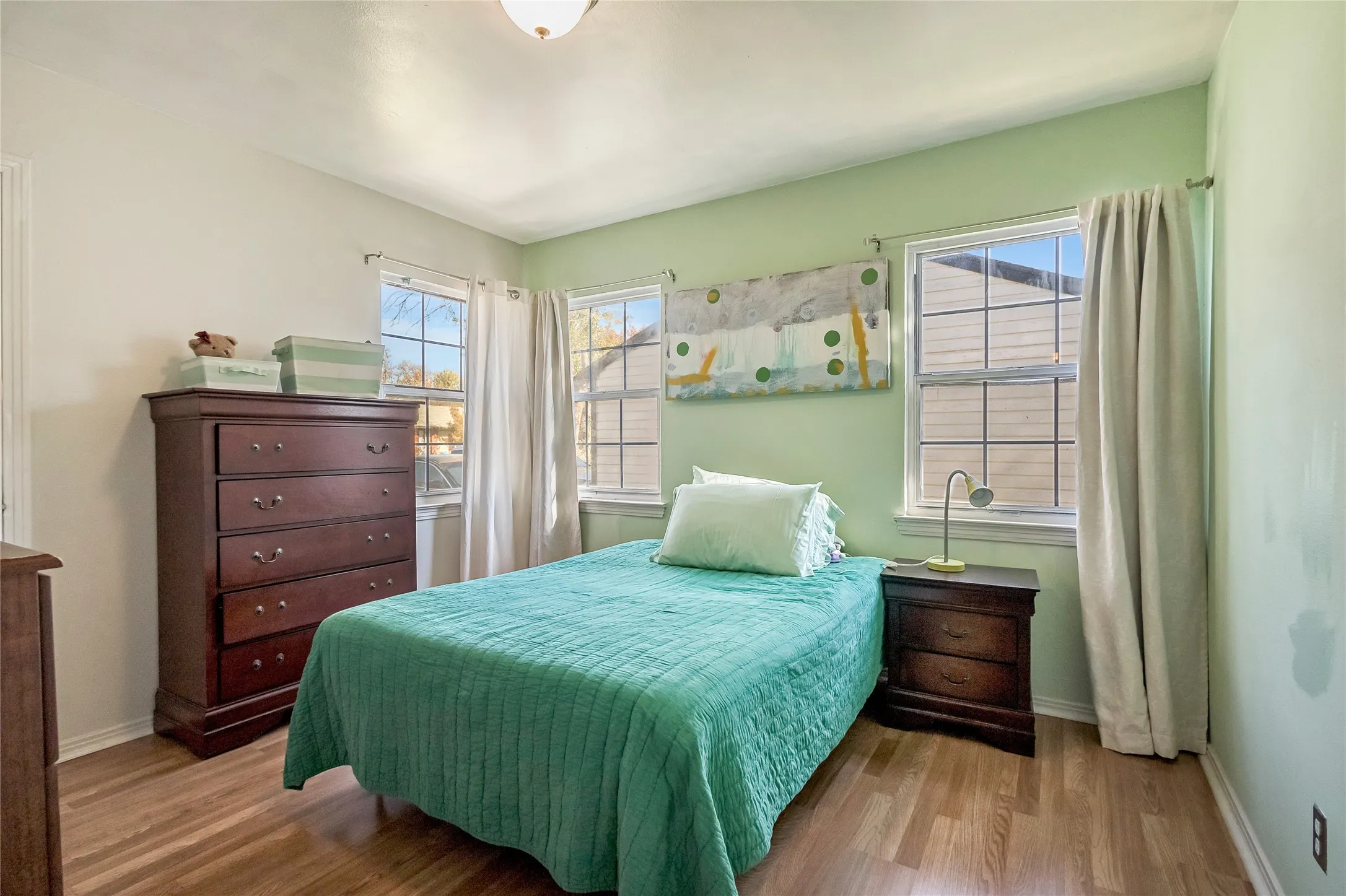 Single Family Residence For Sale in Dallas County , 11818 Broadmoor Drive, Dallas, Texas 75218, 3 Bedrooms, 2 Bathrooms, Garage spaces, 1,330 Sqft, built in 1951, Price $275,000, mls#21131961, Real Estate Agent in Dallas, Homes For Sale in Dallas county, Homes For Sale in Dallas, Realtor in Dallas Texas, Real Estate Brokerage Independent Realty Texas, Luminita Cordes Realtor