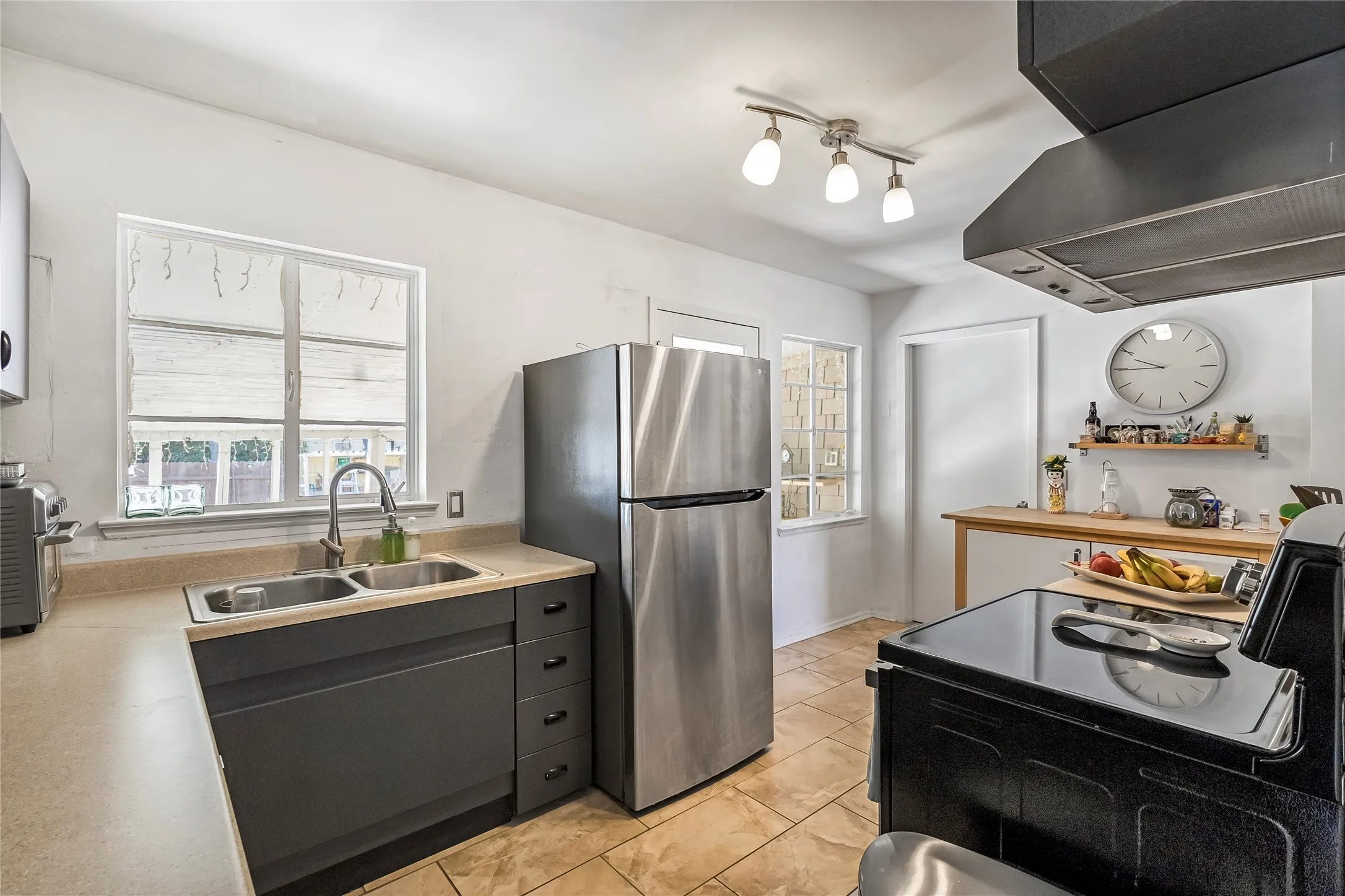 Single Family Residence For Sale in Dallas County , 11818 Broadmoor Drive, Dallas, Texas 75218, 3 Bedrooms, 2 Bathrooms, Garage spaces, 1,330 Sqft, built in 1951, Price $275,000, mls#21131961, Real Estate Agent in Dallas, Homes For Sale in Dallas county, Homes For Sale in Dallas, Realtor in Dallas Texas, Real Estate Brokerage Independent Realty Texas, Luminita Cordes Realtor