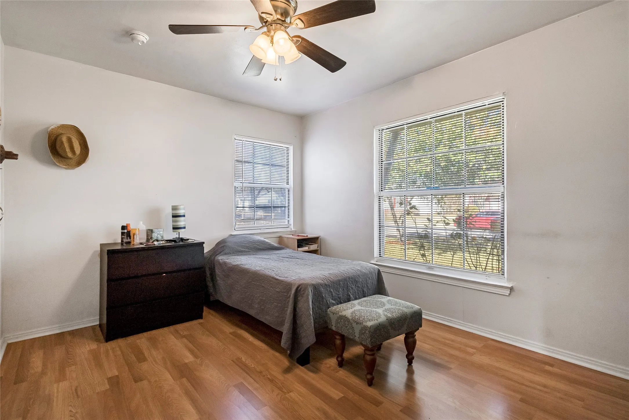 Single Family Residence For Sale in Dallas County , 11818 Broadmoor Drive, Dallas, Texas 75218, 3 Bedrooms, 2 Bathrooms, Garage spaces, 1,330 Sqft, built in 1951, Price $275,000, mls#21131961, Real Estate Agent in Dallas, Homes For Sale in Dallas county, Homes For Sale in Dallas, Realtor in Dallas Texas, Real Estate Brokerage Independent Realty Texas, Luminita Cordes Realtor