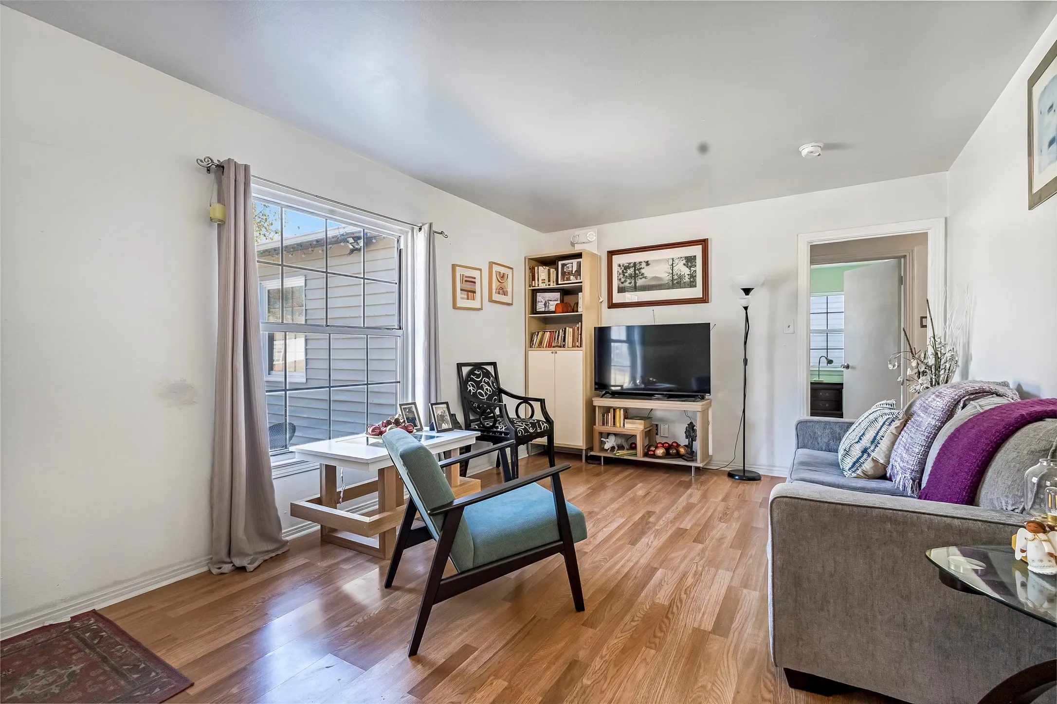 Single Family Residence For Sale in Dallas County , 11818 Broadmoor Drive, Dallas, Texas 75218, 3 Bedrooms, 2 Bathrooms, Garage spaces, 1,330 Sqft, built in 1951, Price $275,000, mls#21131961, Real Estate Agent in Dallas, Homes For Sale in Dallas county, Homes For Sale in Dallas, Realtor in Dallas Texas, Real Estate Brokerage Independent Realty Texas, Luminita Cordes Realtor