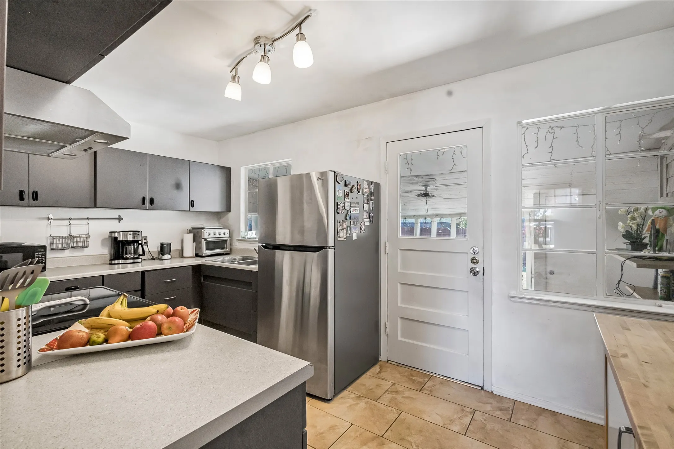 Single Family Residence For Sale in Dallas County , 11818 Broadmoor Drive, Dallas, Texas 75218, 3 Bedrooms, 2 Bathrooms, Garage spaces, 1,330 Sqft, built in 1951, Price $275,000, mls#21131961, Real Estate Agent in Dallas, Homes For Sale in Dallas county, Homes For Sale in Dallas, Realtor in Dallas Texas, Real Estate Brokerage Independent Realty Texas, Luminita Cordes Realtor