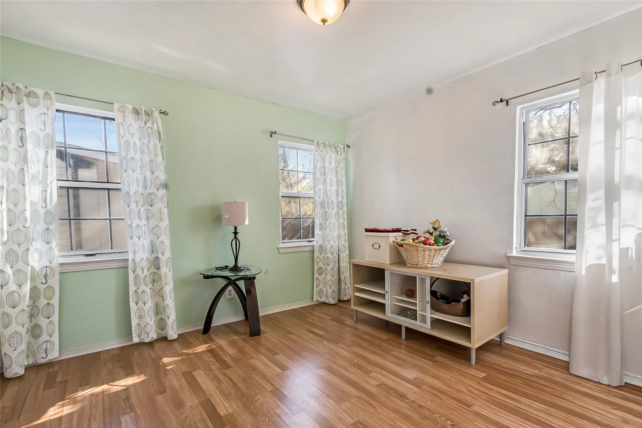 Single Family Residence For Sale in Dallas County , 11818 Broadmoor Drive, Dallas, Texas 75218, 3 Bedrooms, 2 Bathrooms, Garage spaces, 1,330 Sqft, built in 1951, Price $275,000, mls#21131961, Real Estate Agent in Dallas, Homes For Sale in Dallas county, Homes For Sale in Dallas, Realtor in Dallas Texas, Real Estate Brokerage Independent Realty Texas, Luminita Cordes Realtor