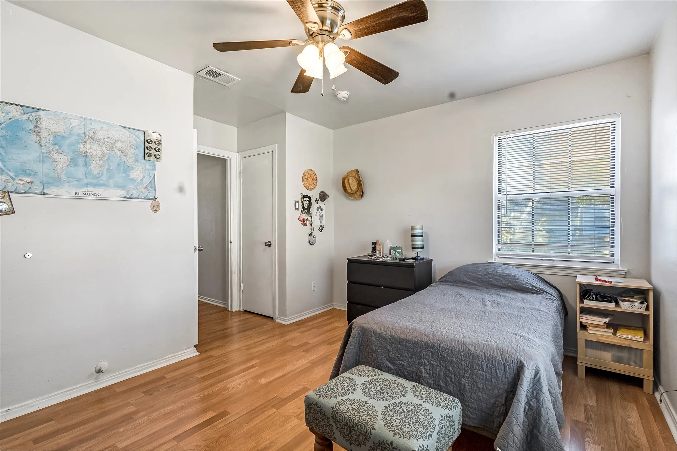 Single Family Residence For Sale in Dallas County , 11818 Broadmoor Drive, Dallas, Texas 75218, 3 Bedrooms, 2 Bathrooms, Garage spaces, 1,330 Sqft, built in 1951, Price $275,000, mls#21131961, Real Estate Agent in Dallas, Homes For Sale in Dallas county, Homes For Sale in Dallas, Realtor in Dallas Texas, Real Estate Brokerage Independent Realty Texas, Luminita Cordes Realtor